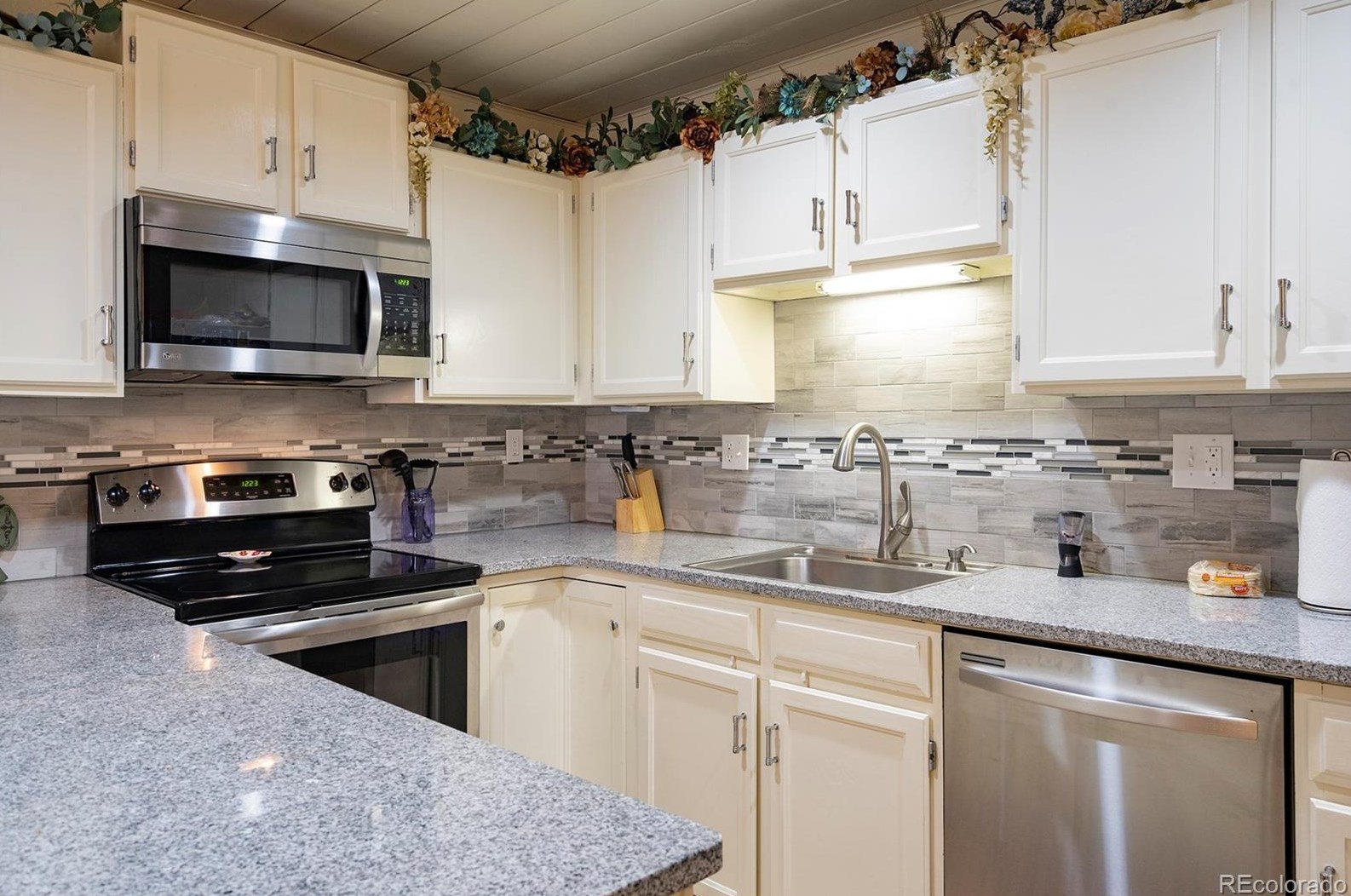 2915 Chinook Ln, Steamboat Springs, CO 80487-1705