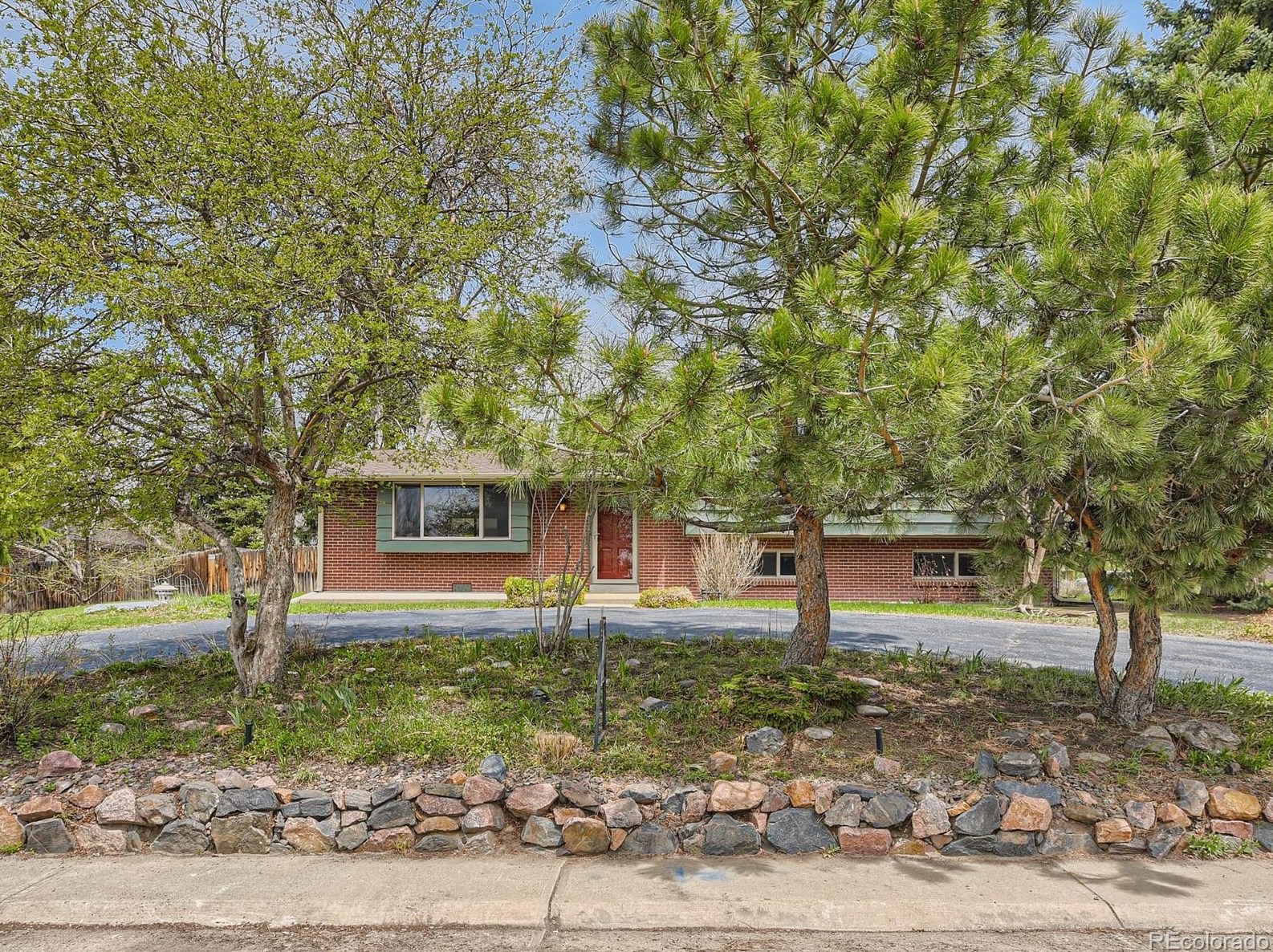 10471 74th Pl, Arvada, CO 80005-3834
