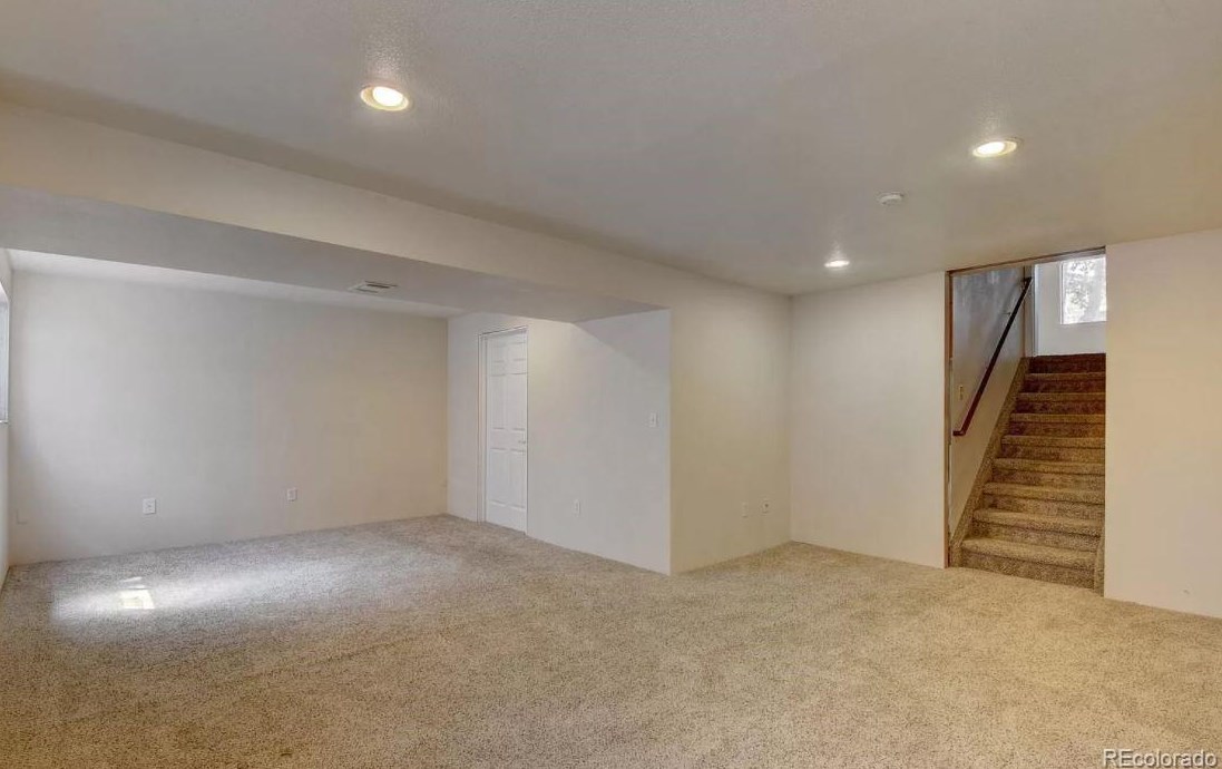 8975 Winrock St, Littleton CO 80126-2227 exterior