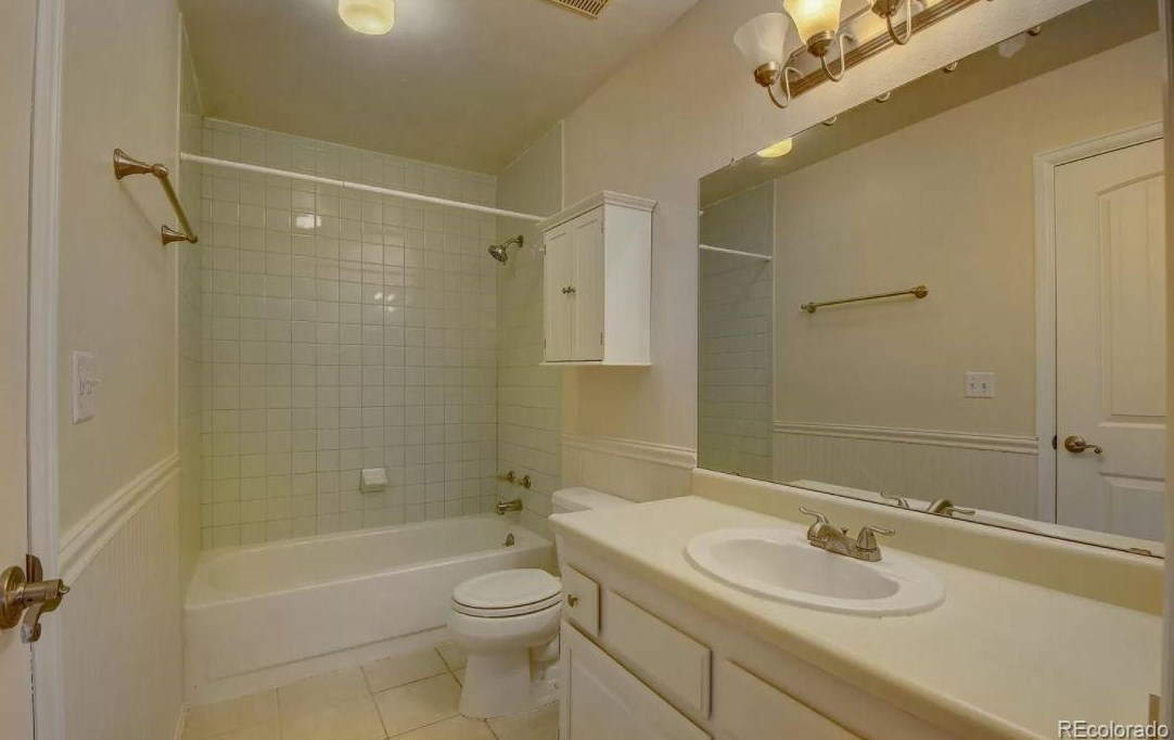 8975 Winrock St, Littleton CO 80126-2227 exterior