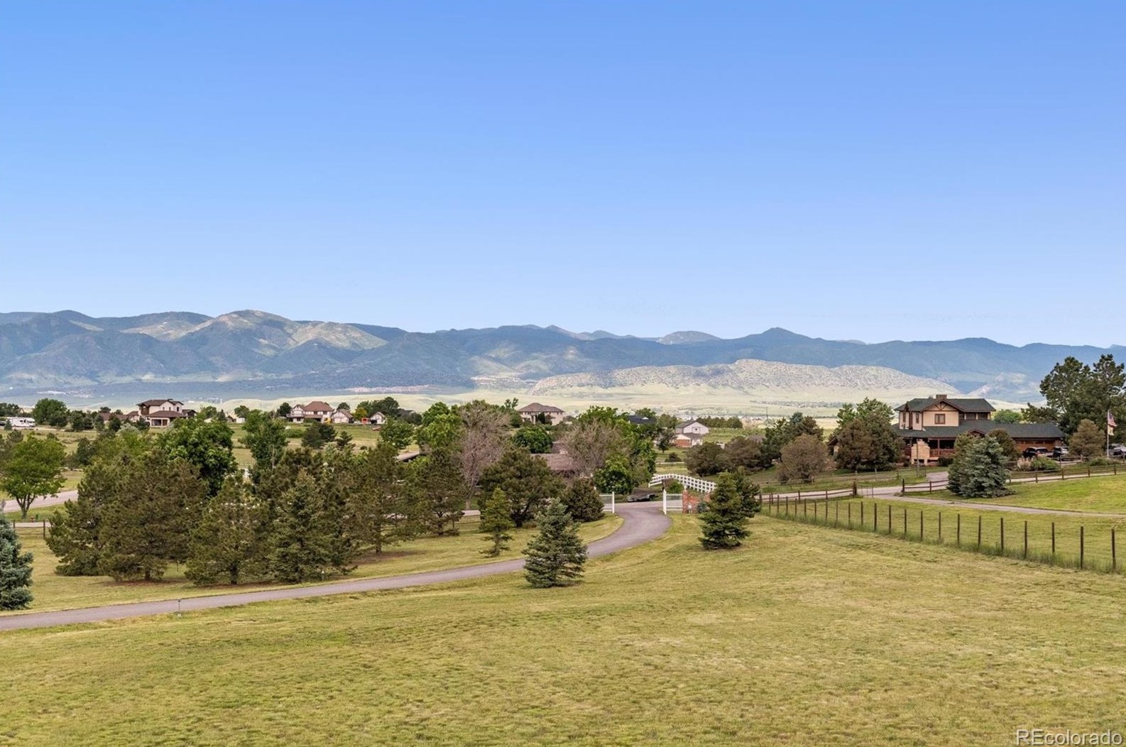 10886 Chatfield Dr, Littleton CO 80128-6136 exterior