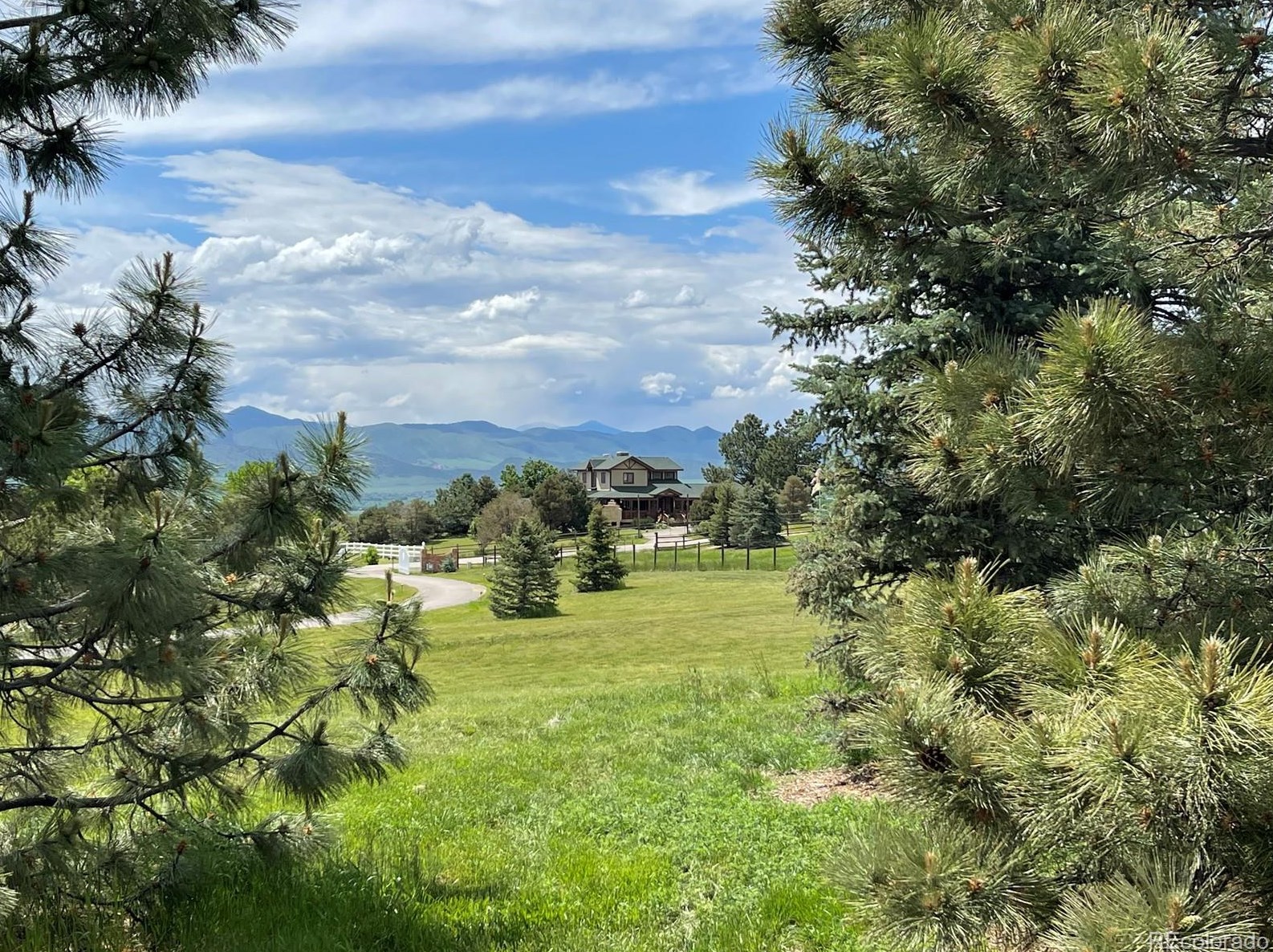 10886 Chatfield Dr, Littleton CO 80128-6136 exterior