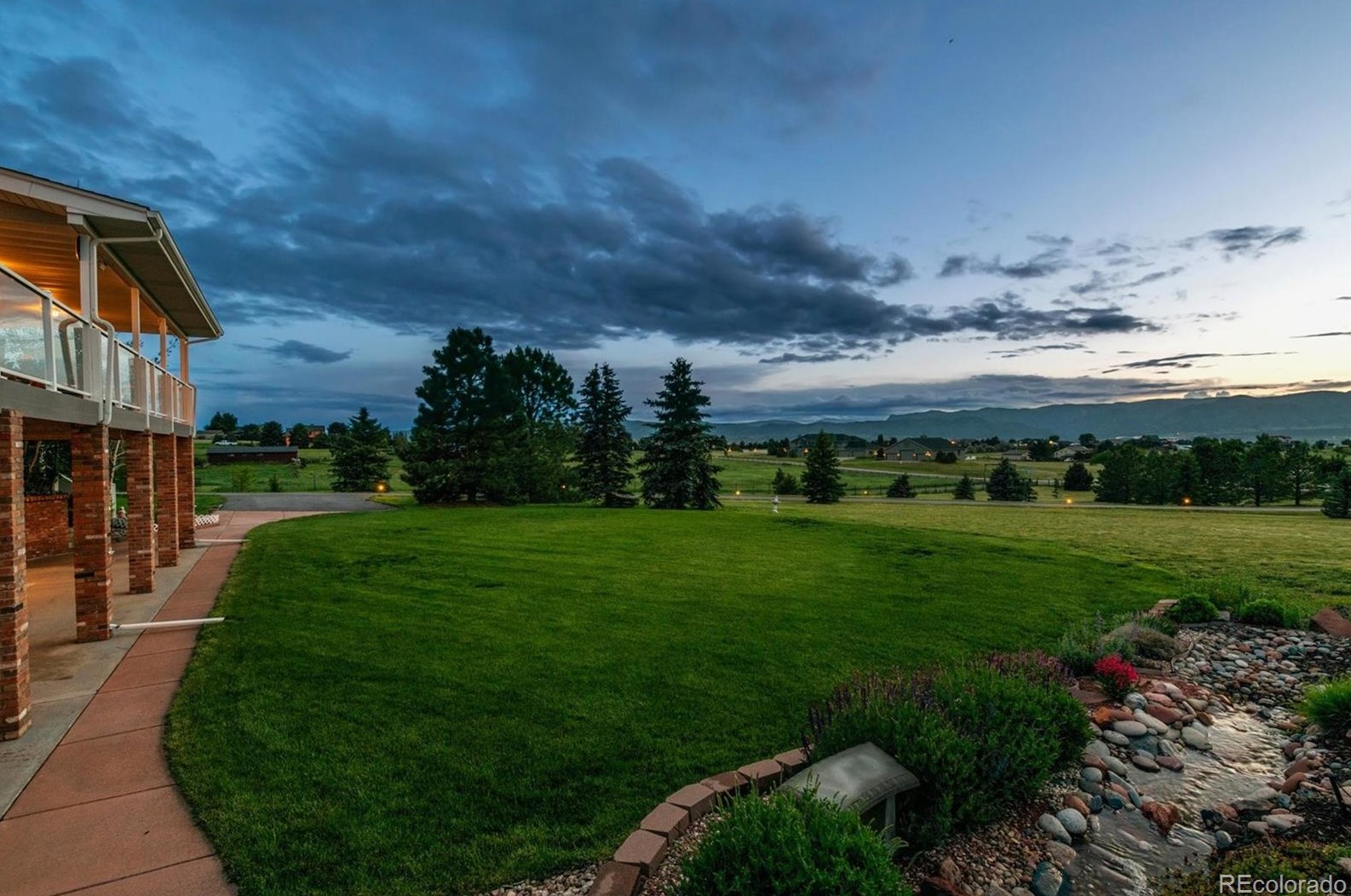 10886 Chatfield Dr, Littleton CO 80128-6136 exterior