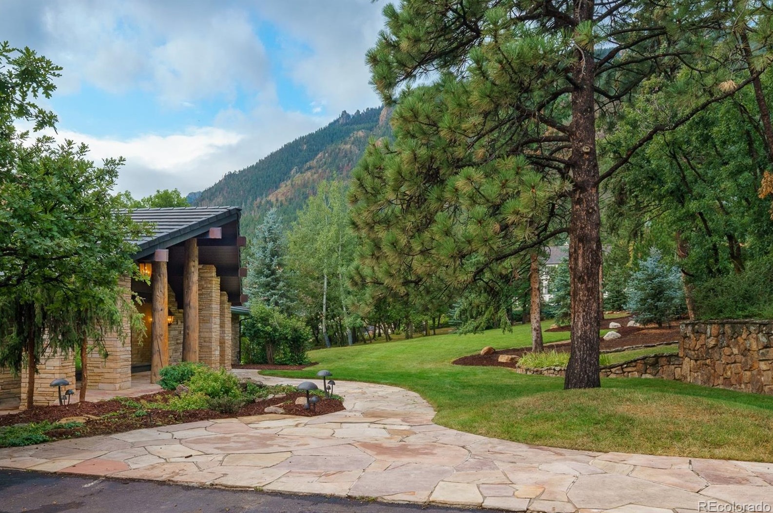 11 Pine Rd, Colorado Springs, CO 80906-4239