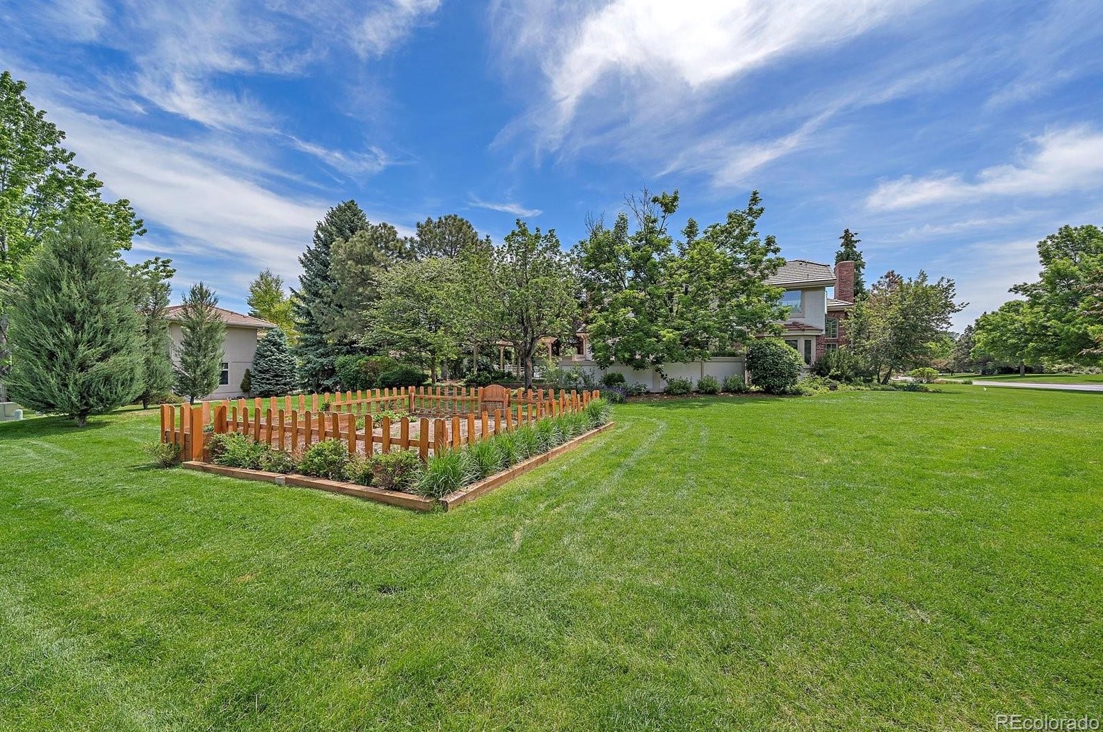 5855 Forest St, Littleton CO 80121-2142 exterior