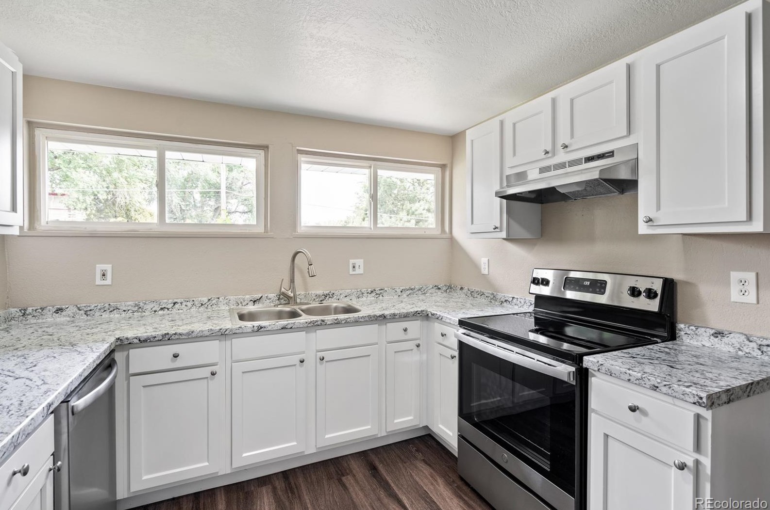 9115 Cole Dr, Arvada, CO 80004-5328