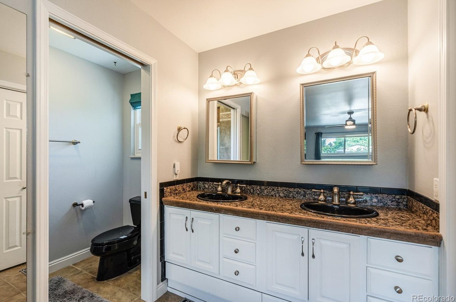 7392 Downing Cir, Littleton CO 80122-1426 exterior