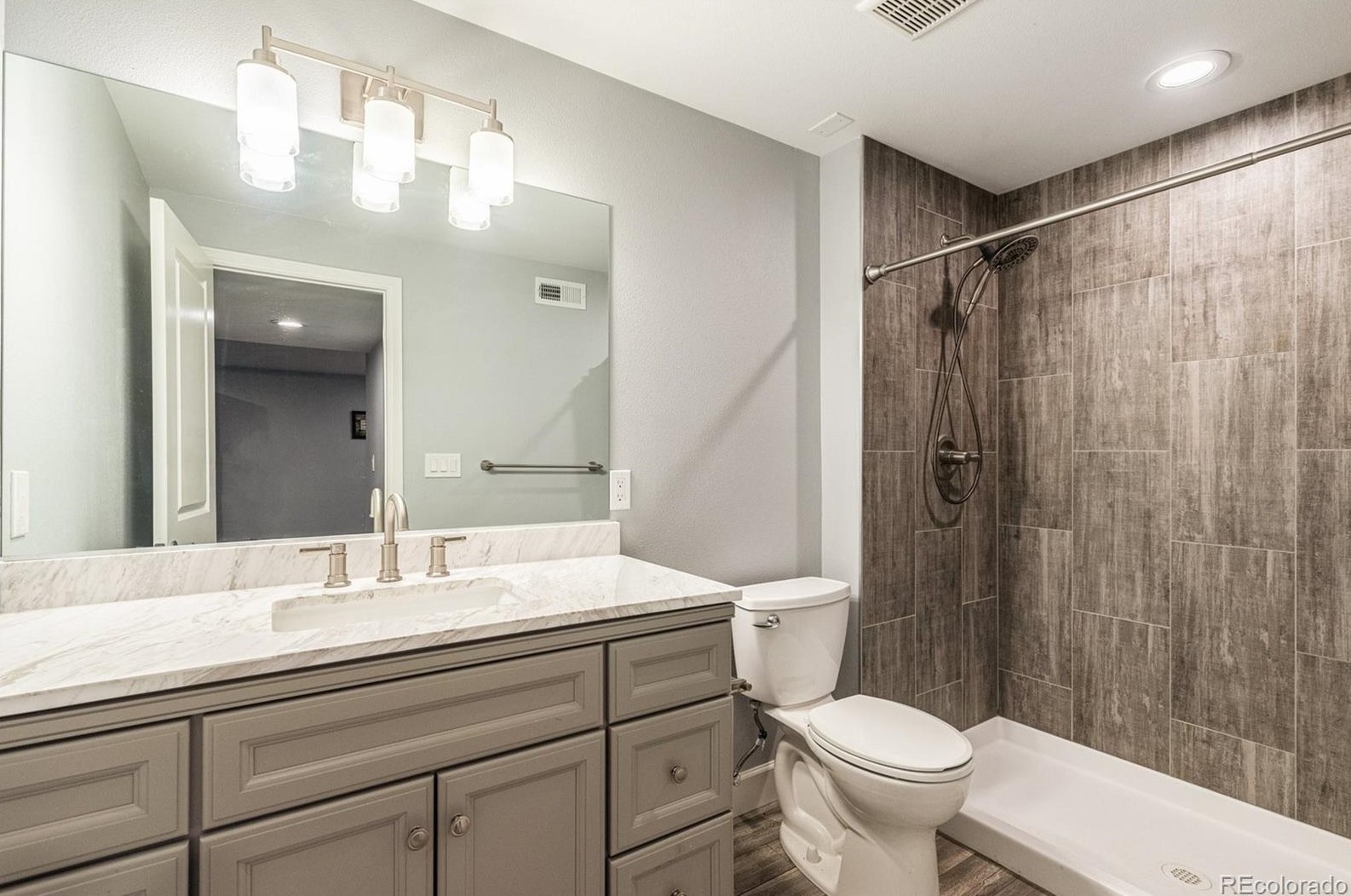 7392 Downing Cir, Littleton CO 80122-1426 exterior