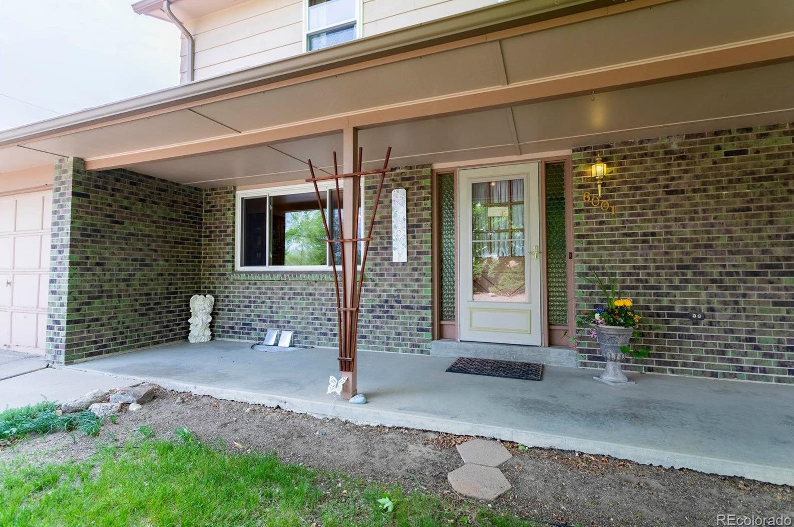 6001 Welch St, Arvada CO  80004-3943 exterior