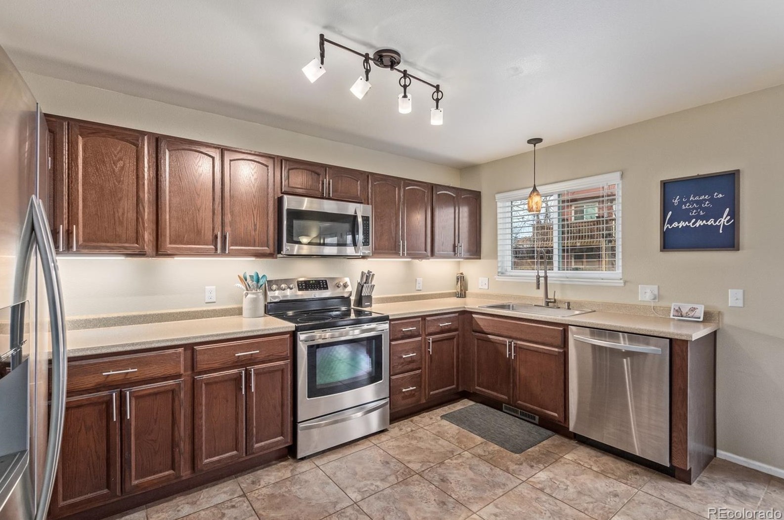 6820 Donnelaith Pl, Colorado Springs CO  80922-3110 exterior