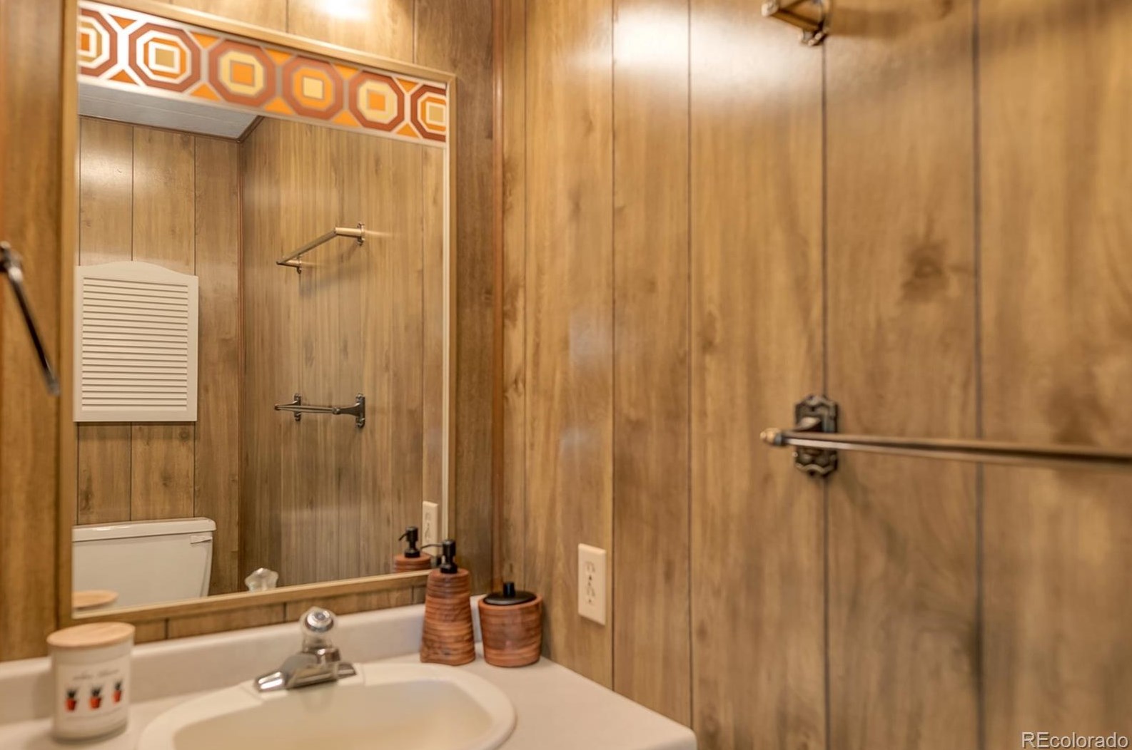 6705 Santa Fe Dr, Littleton CO 80120-2925 exterior