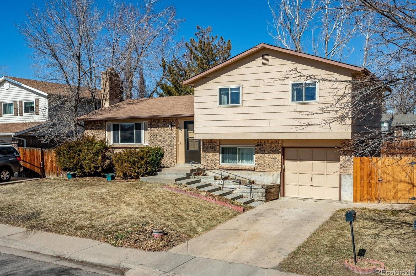 9365 Maplewood Ave, Littleton, CO 80123-3426