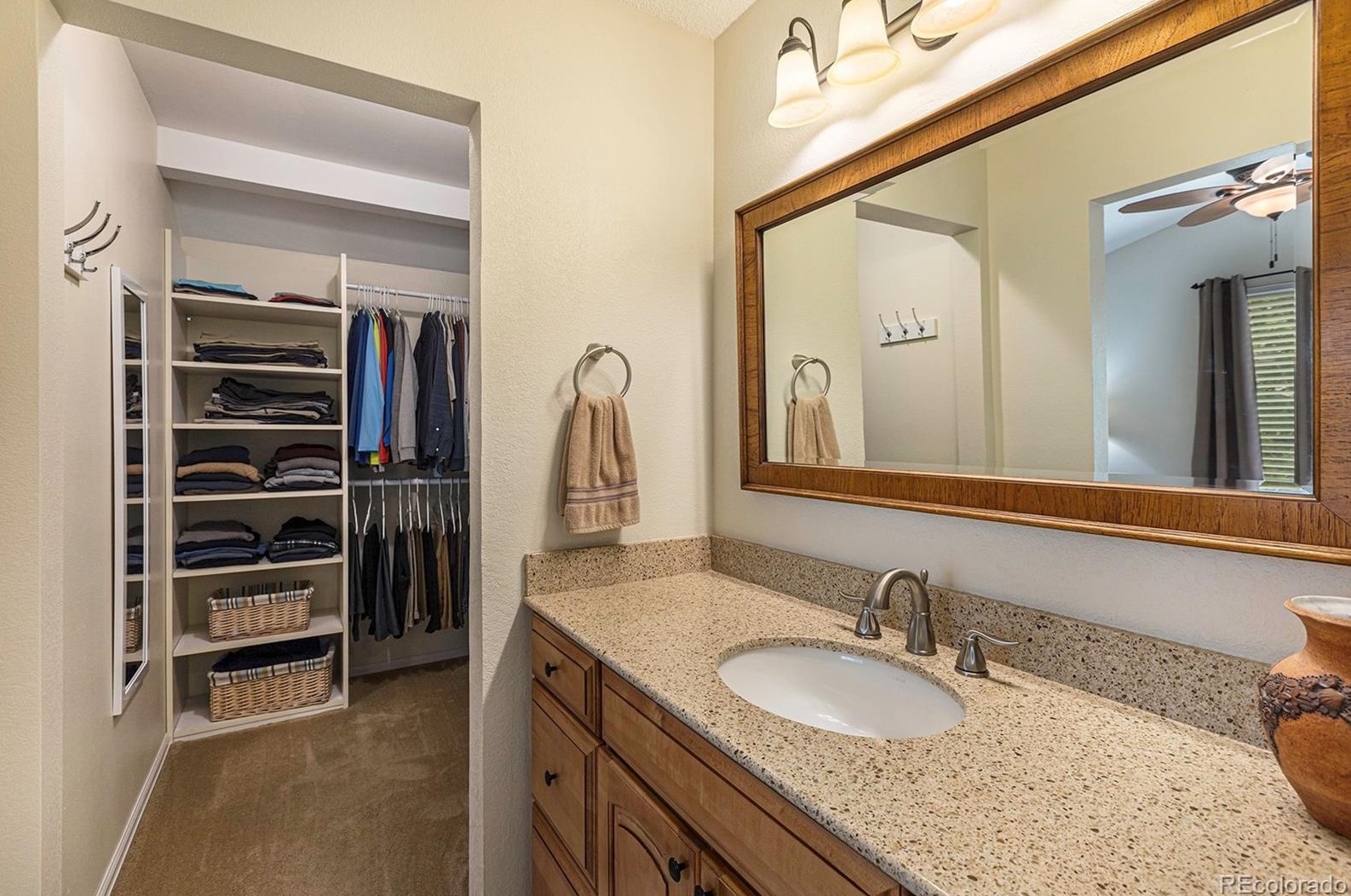 9012 Bear Mtn Dr, Littleton CO 80126-2296 exterior