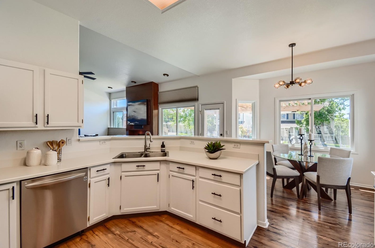 9604 Long Dr, Littleton CO 80120-4330 exterior