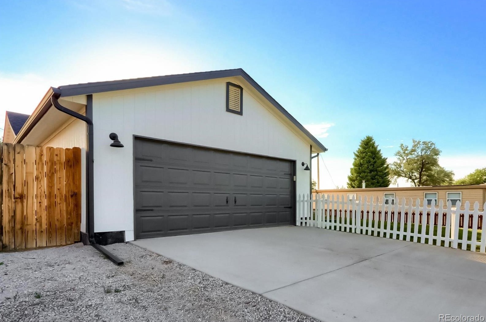 545 5th St, Bennett, CO 80102-8118