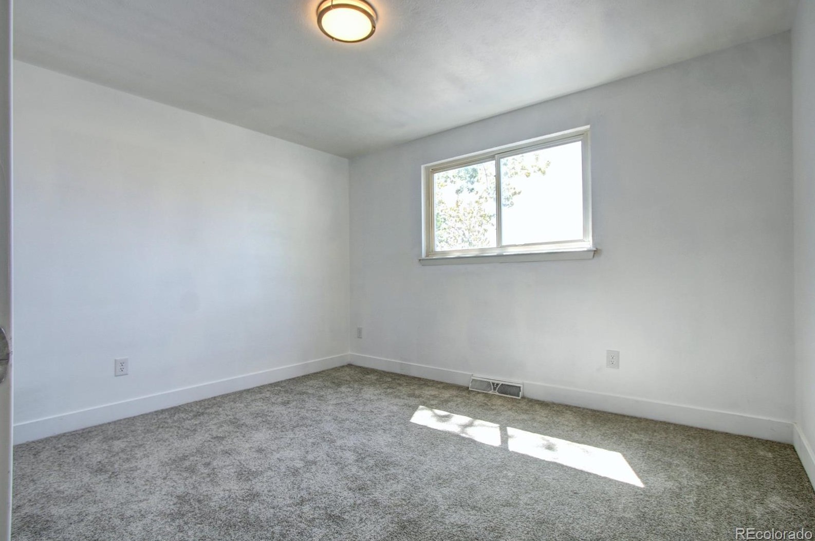 5933 Fairview Ave, Littleton CO  80128-5925 exterior