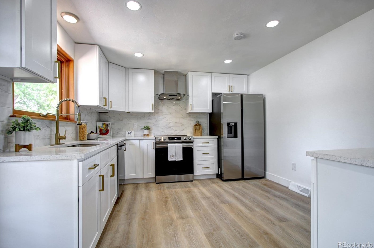 5933 Fairview Ave, Littleton CO  80128-5925 exterior