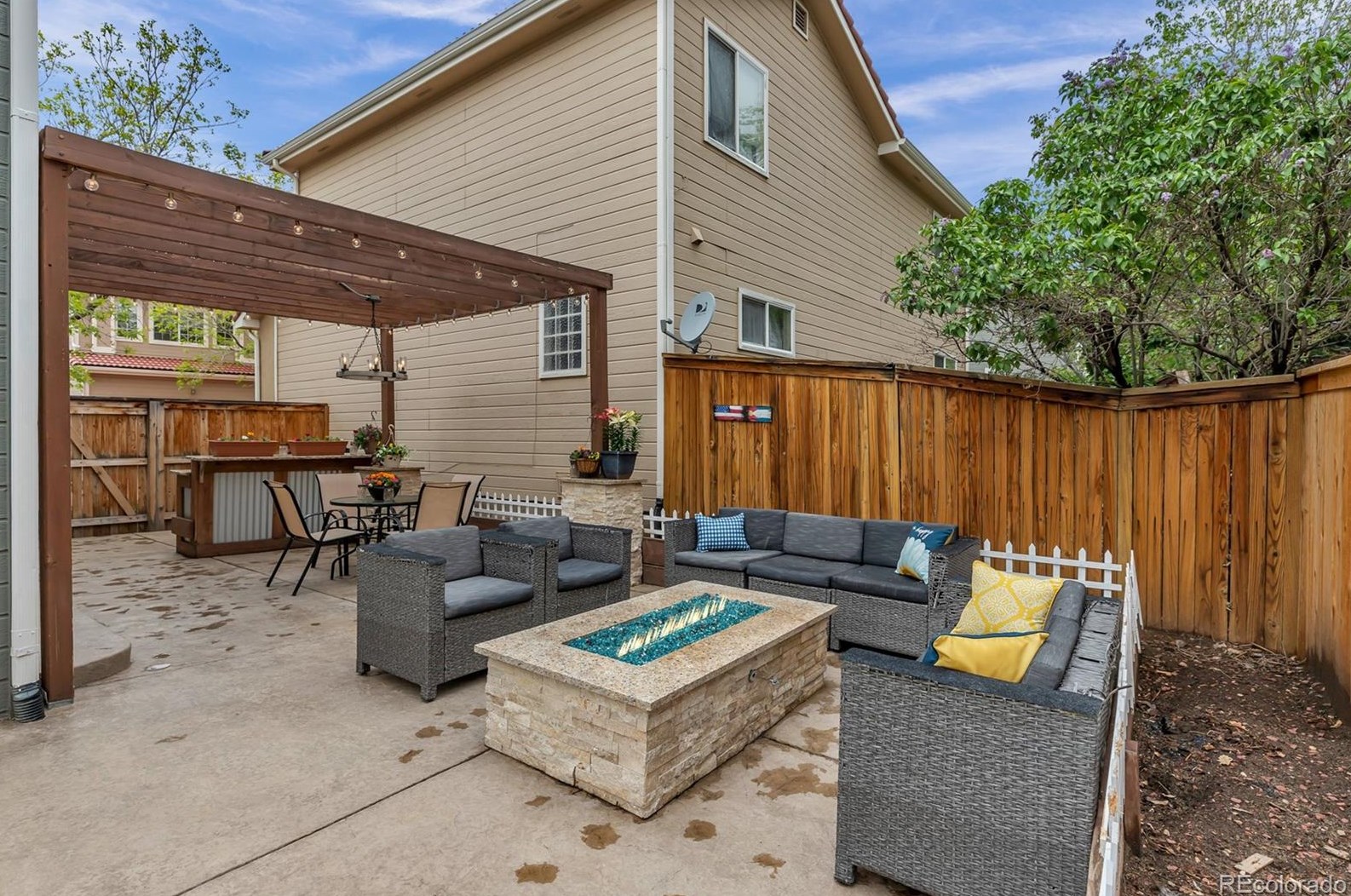 1271 Braewood Ave, Littleton CO  80129-5673 exterior