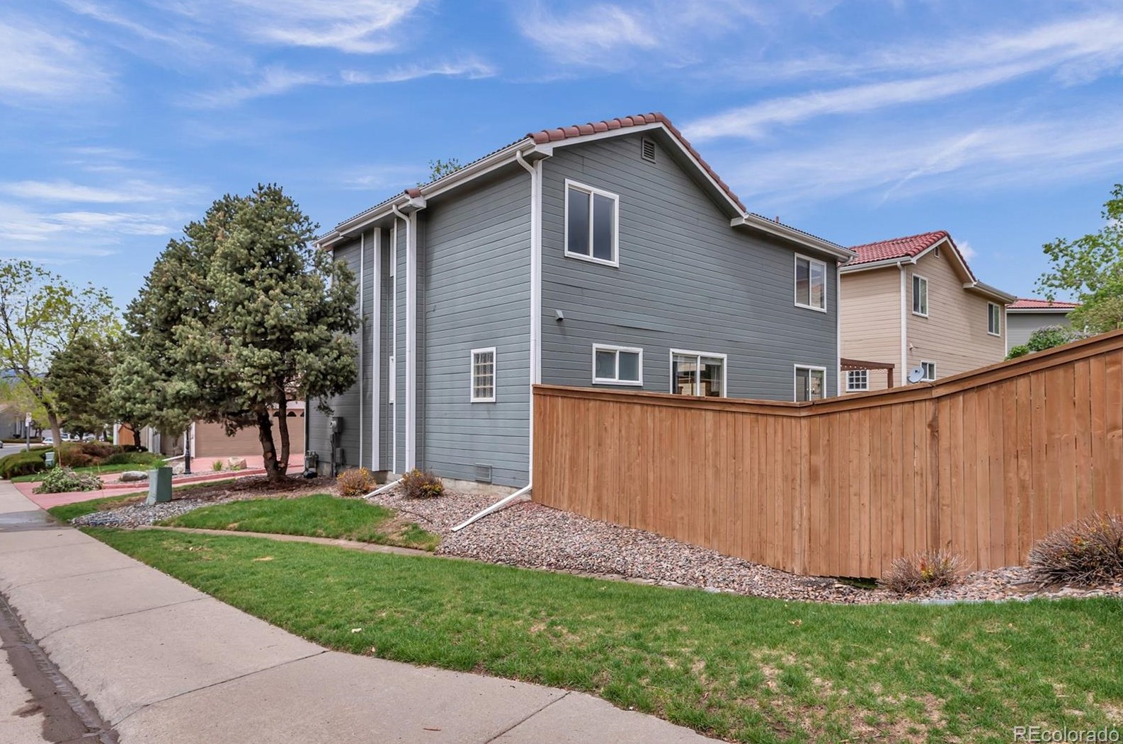 1271 Braewood Ave, Littleton CO  80129-5673 exterior