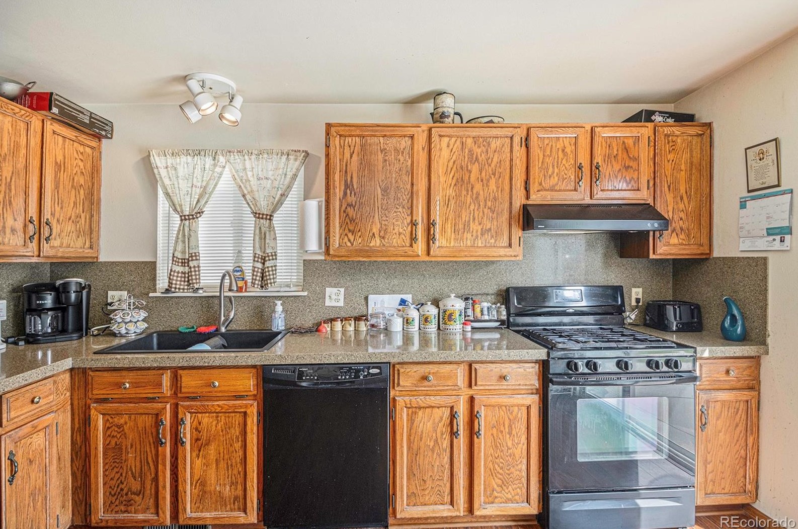 9280 Wagon Trl Dr, Littleton CO 80123-1982 exterior