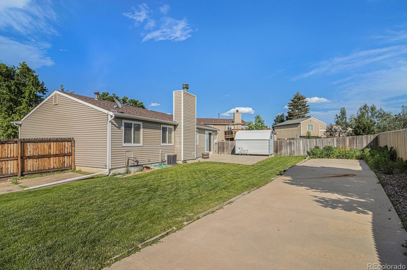 9280 Wagon Trl Dr, Littleton CO 80123-1982 exterior