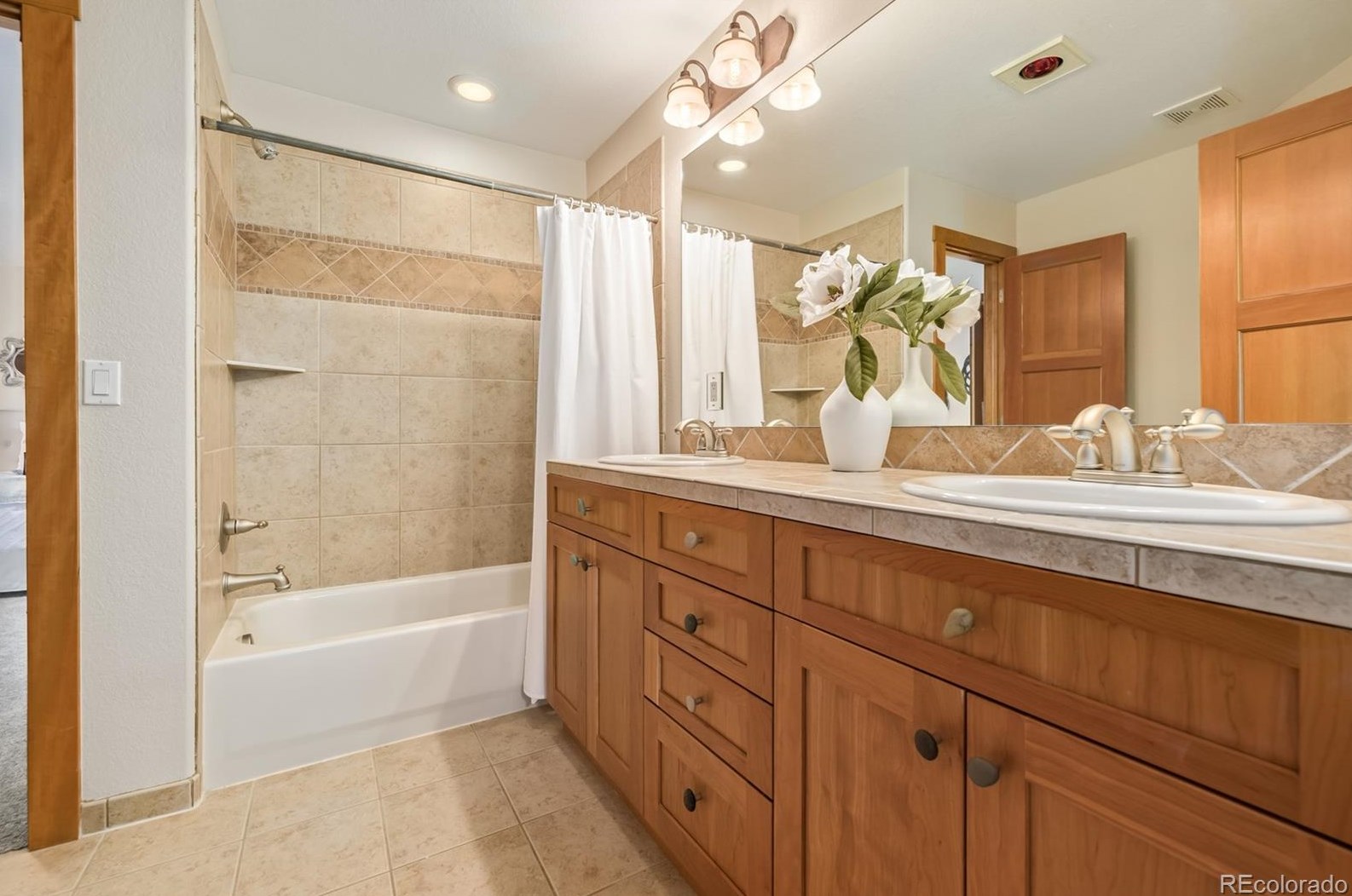 15754 73rd Ave, Arvada CO  80007-6992 exterior