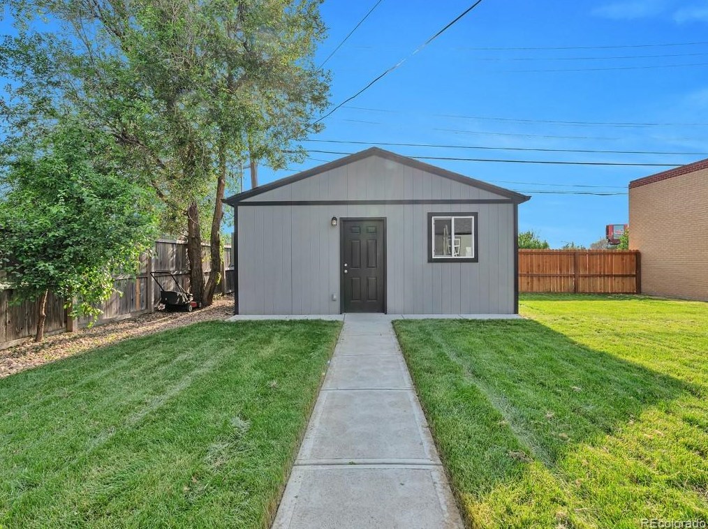 1453 Tamarac St, Denver CO  80220-3326 exterior