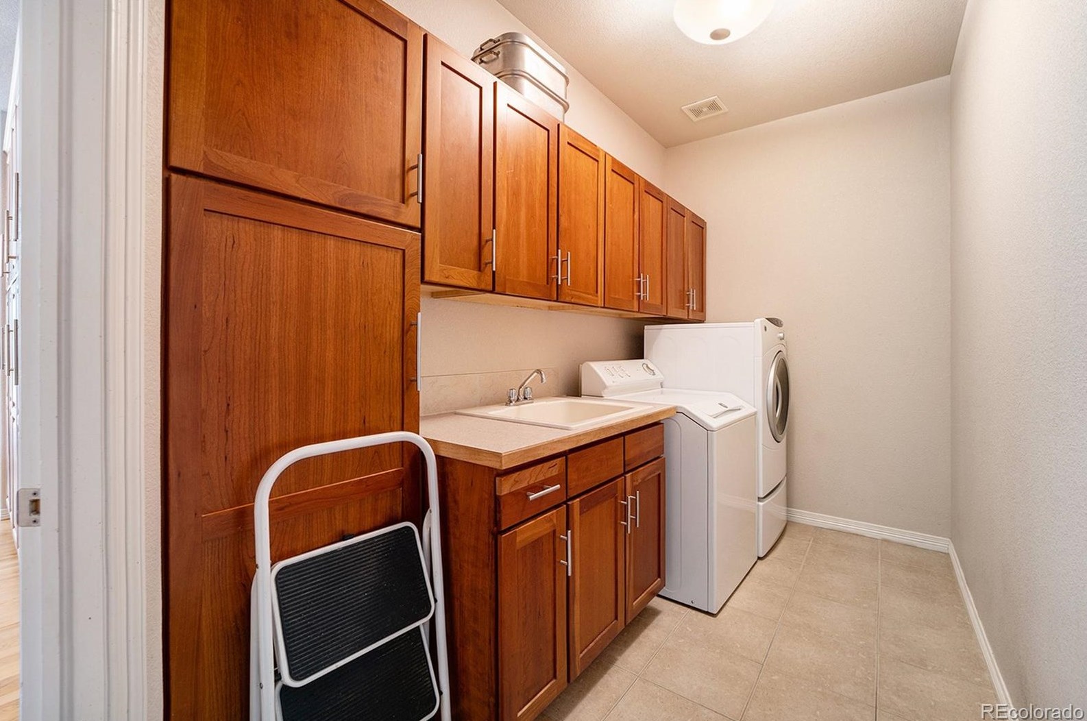 6526 Umber Cir, Arvada CO  80007-6822 exterior