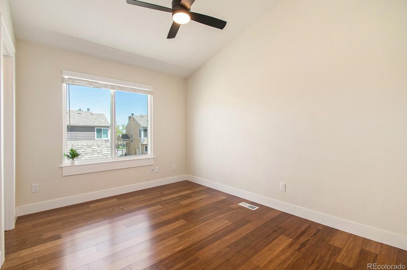 938 Summer Dr, Littleton CO  80126-4801 exterior