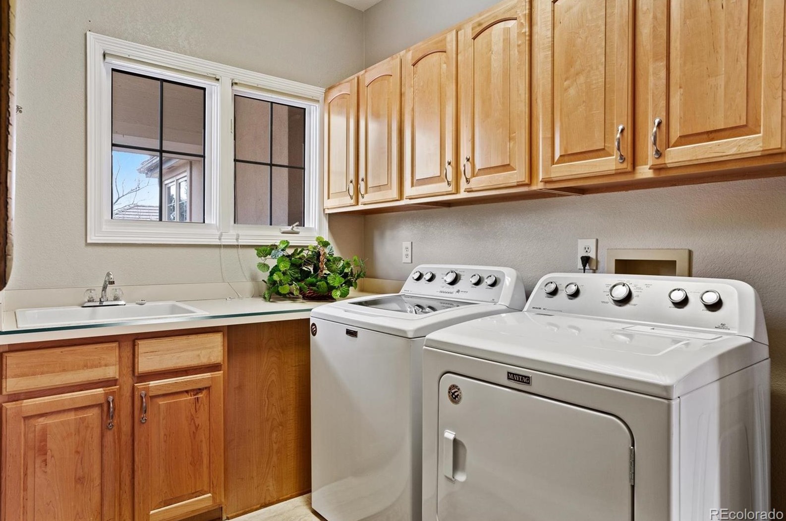 3232 Country Club Pkwy, Castle Rock CO  80108-8300 exterior