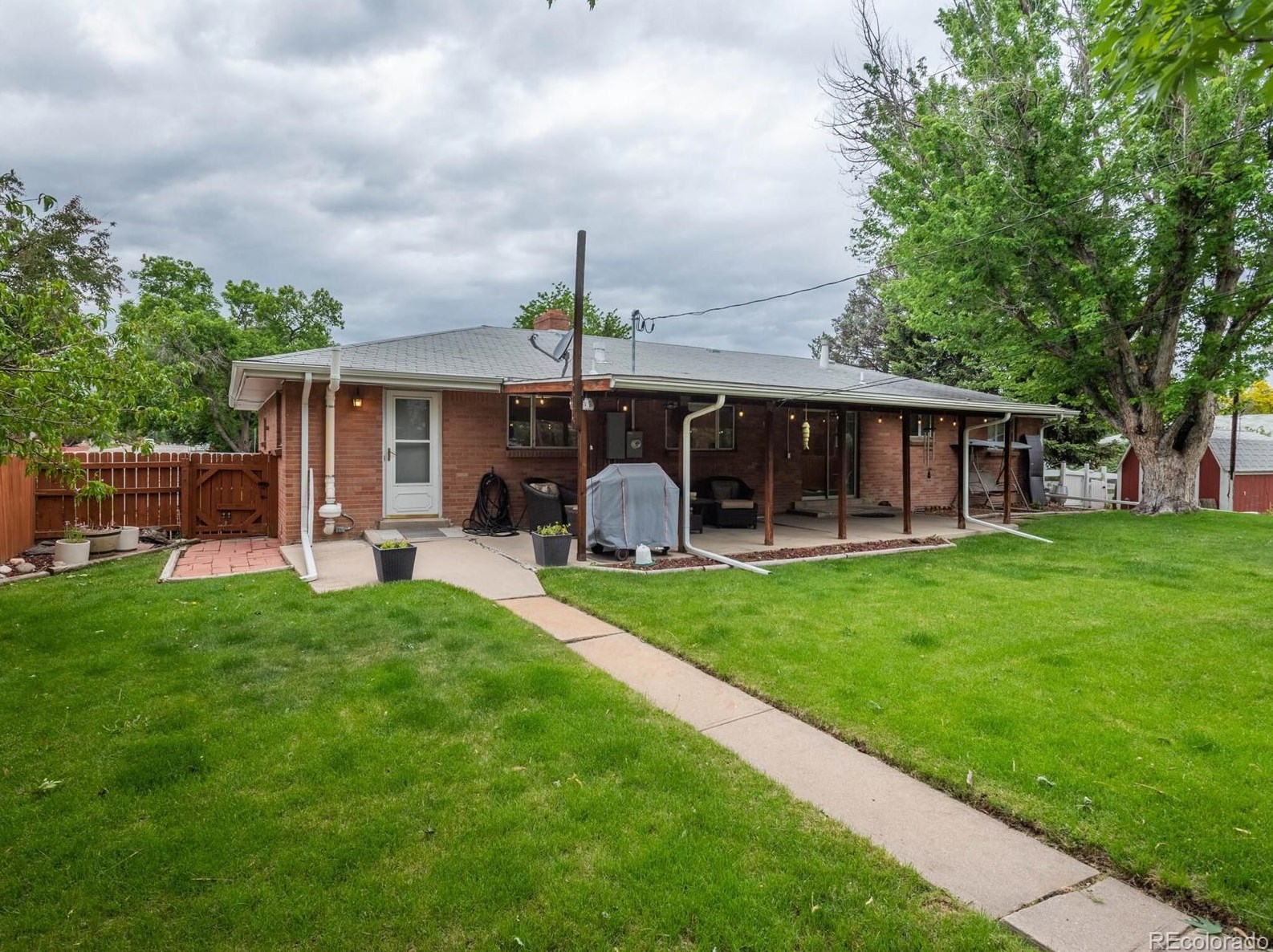 6592 Pearl St, Littleton CO  80121-2342 exterior