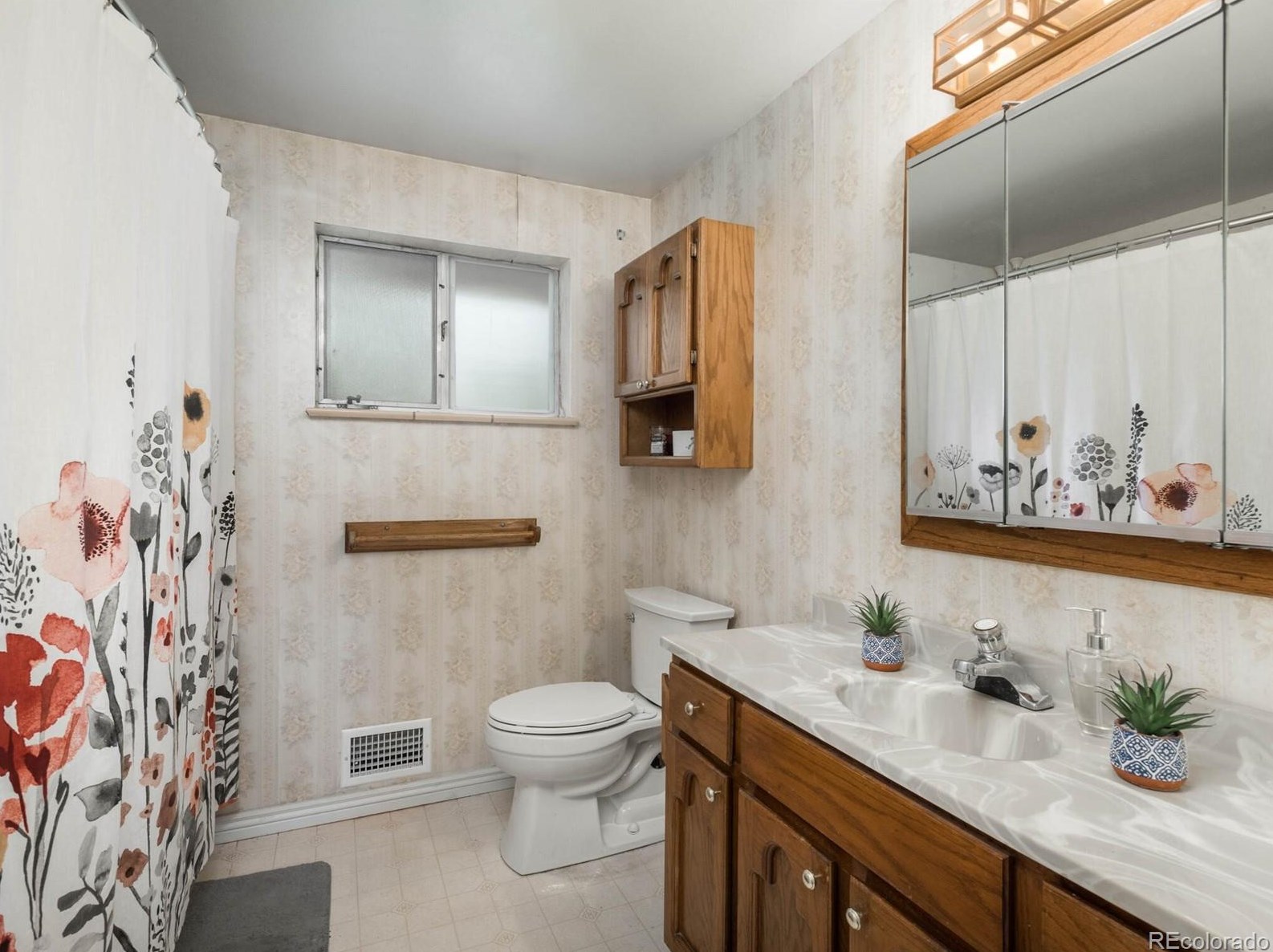 6592 Pearl St, Littleton CO  80121-2342 exterior