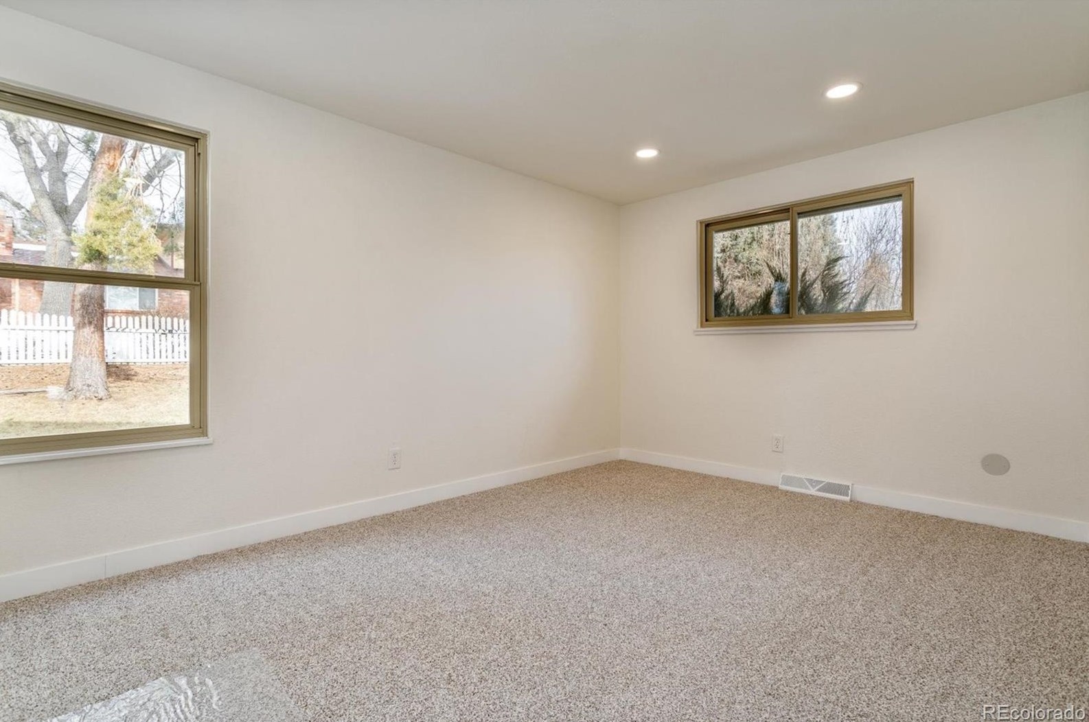 6719 Roxbury Dr, Littleton CO 80128-4599 exterior