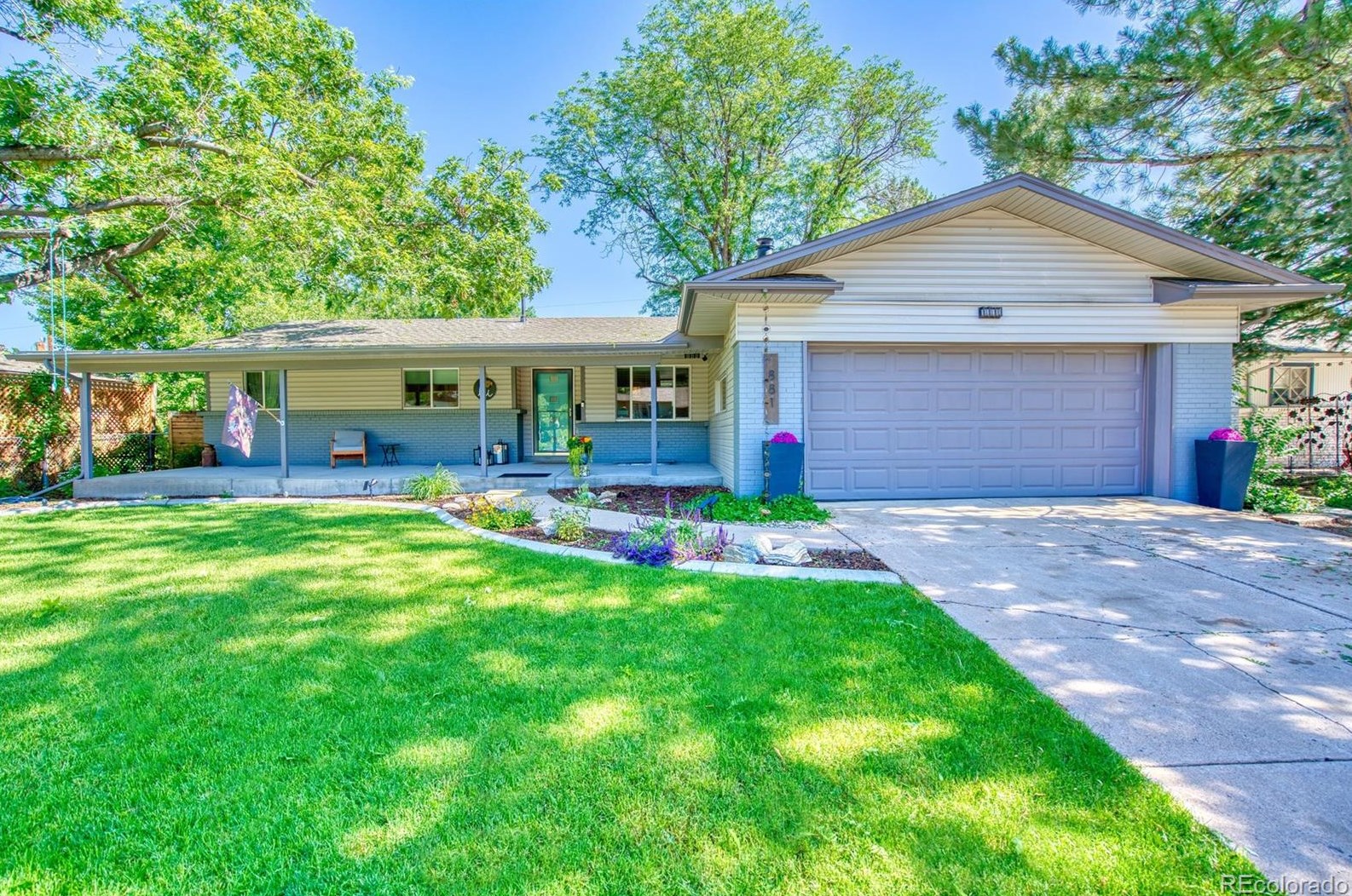 881 Dogwood Ave, Littleton, CO 80121-2423