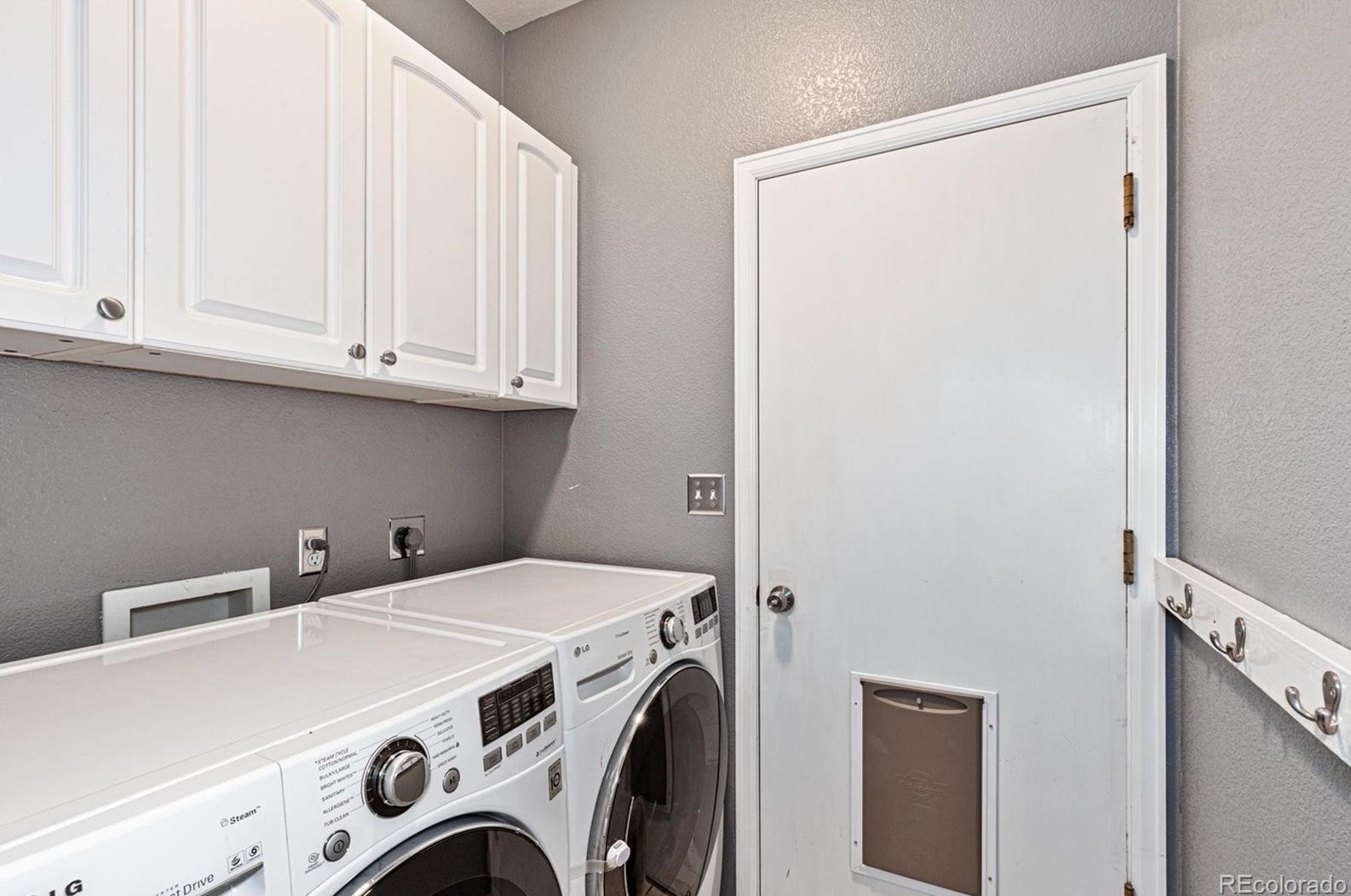 9859 Silver Maple Rd, Littleton CO 80129-5438 exterior