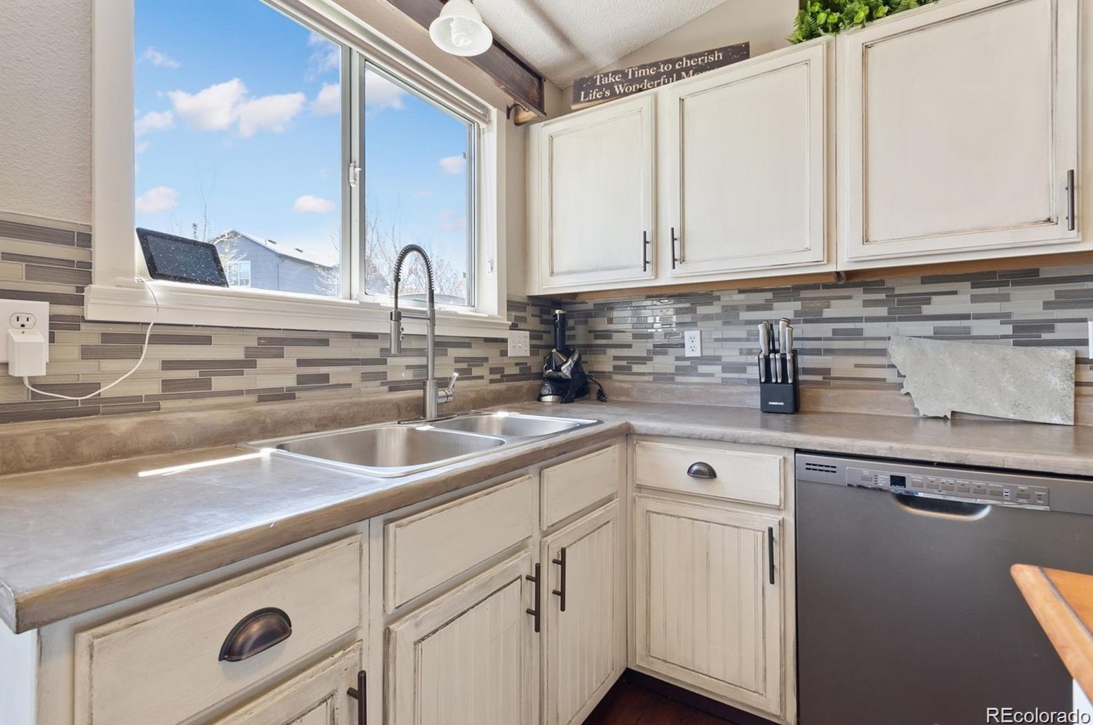 4356 Bennington Ave, Castle Rock CO  80104-8581 exterior