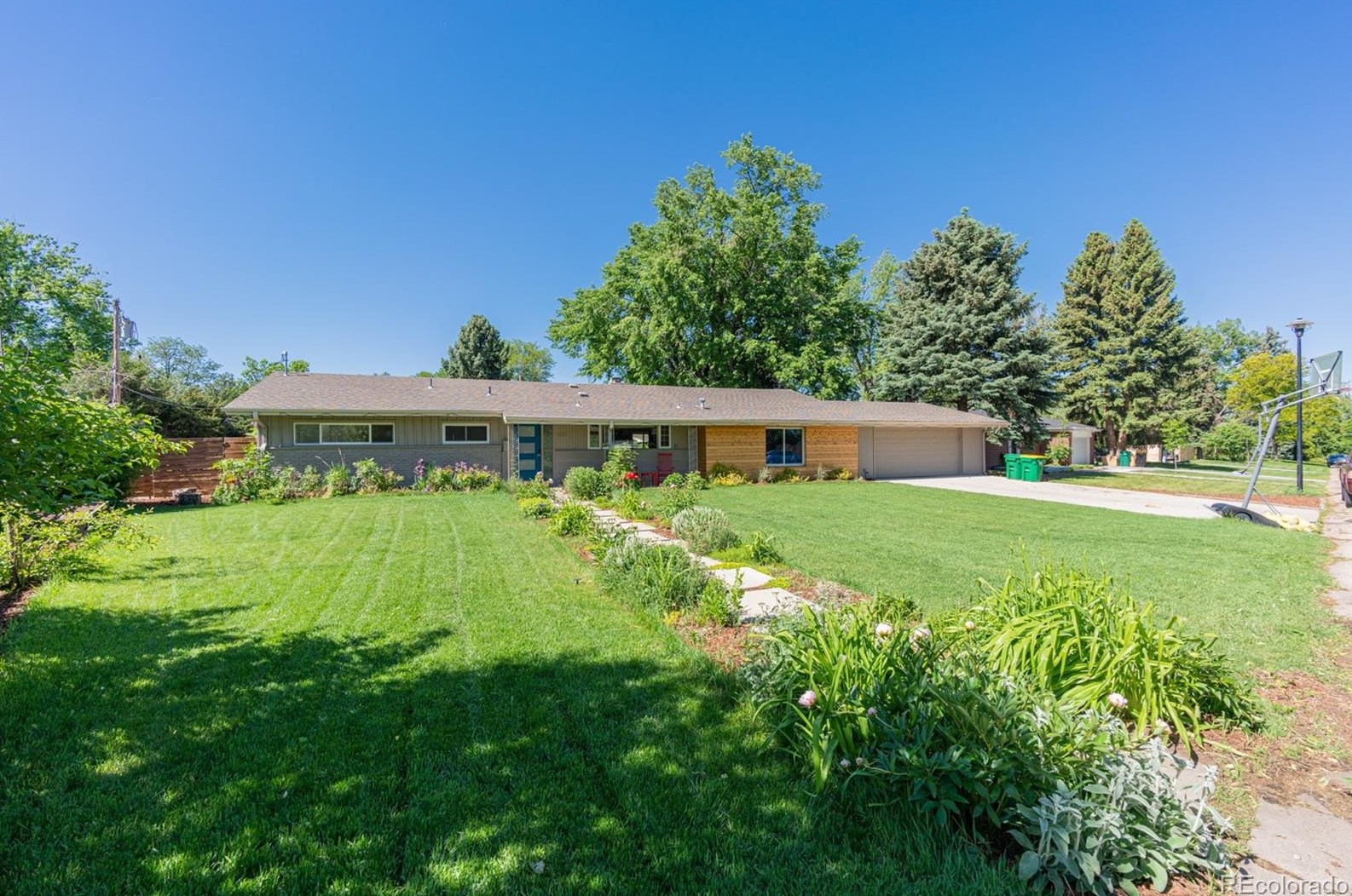 520 Aberdeen Ave, Littleton, CO 80120-2712