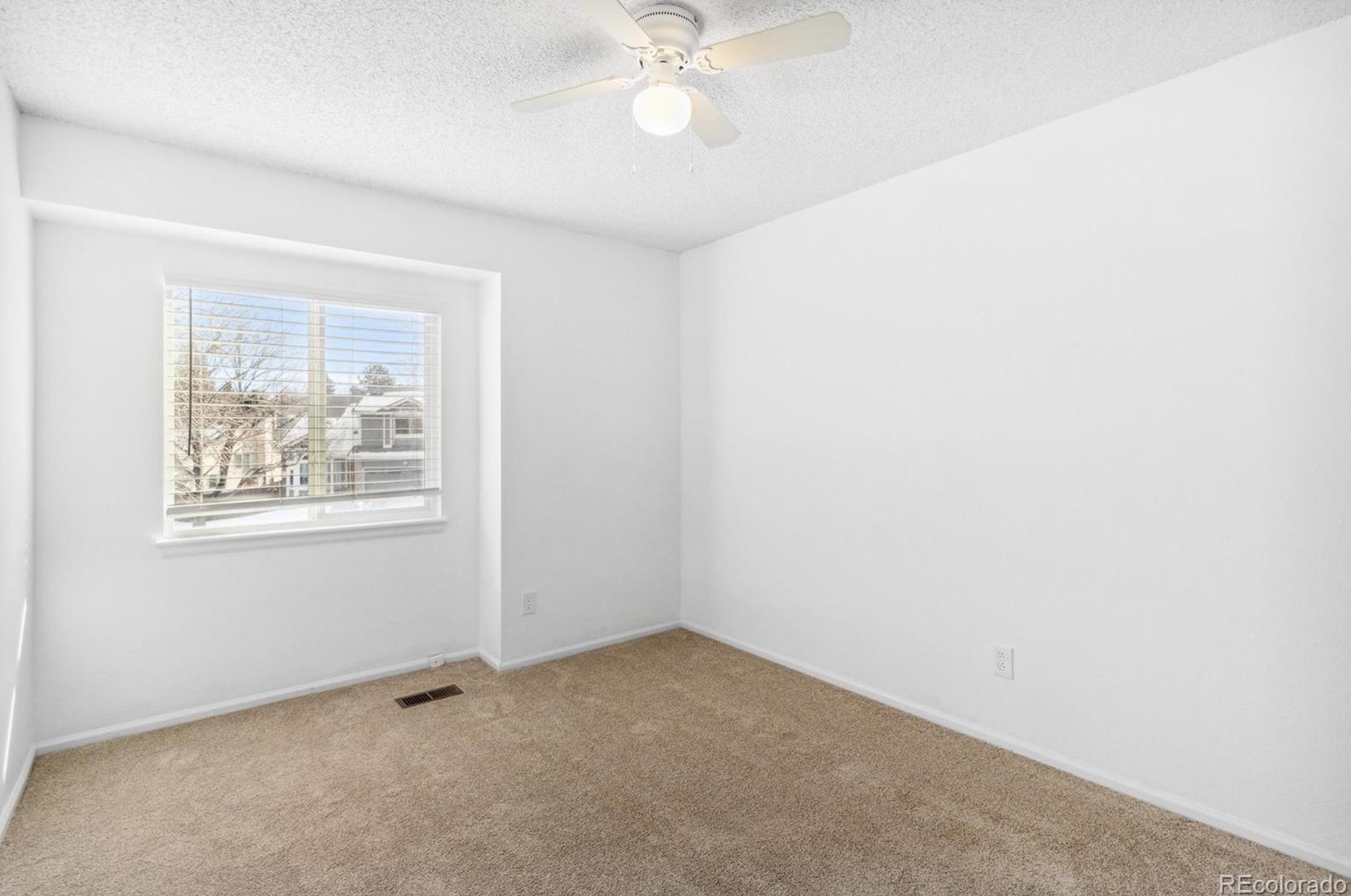 9569 Brentford Dr, Littleton CO 80130-3785 exterior