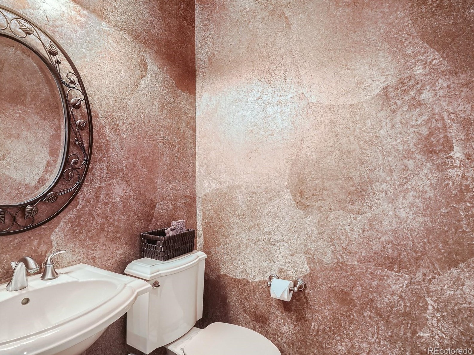 9670 Sunset Hill Dr, Littleton CO 80124-6719 exterior