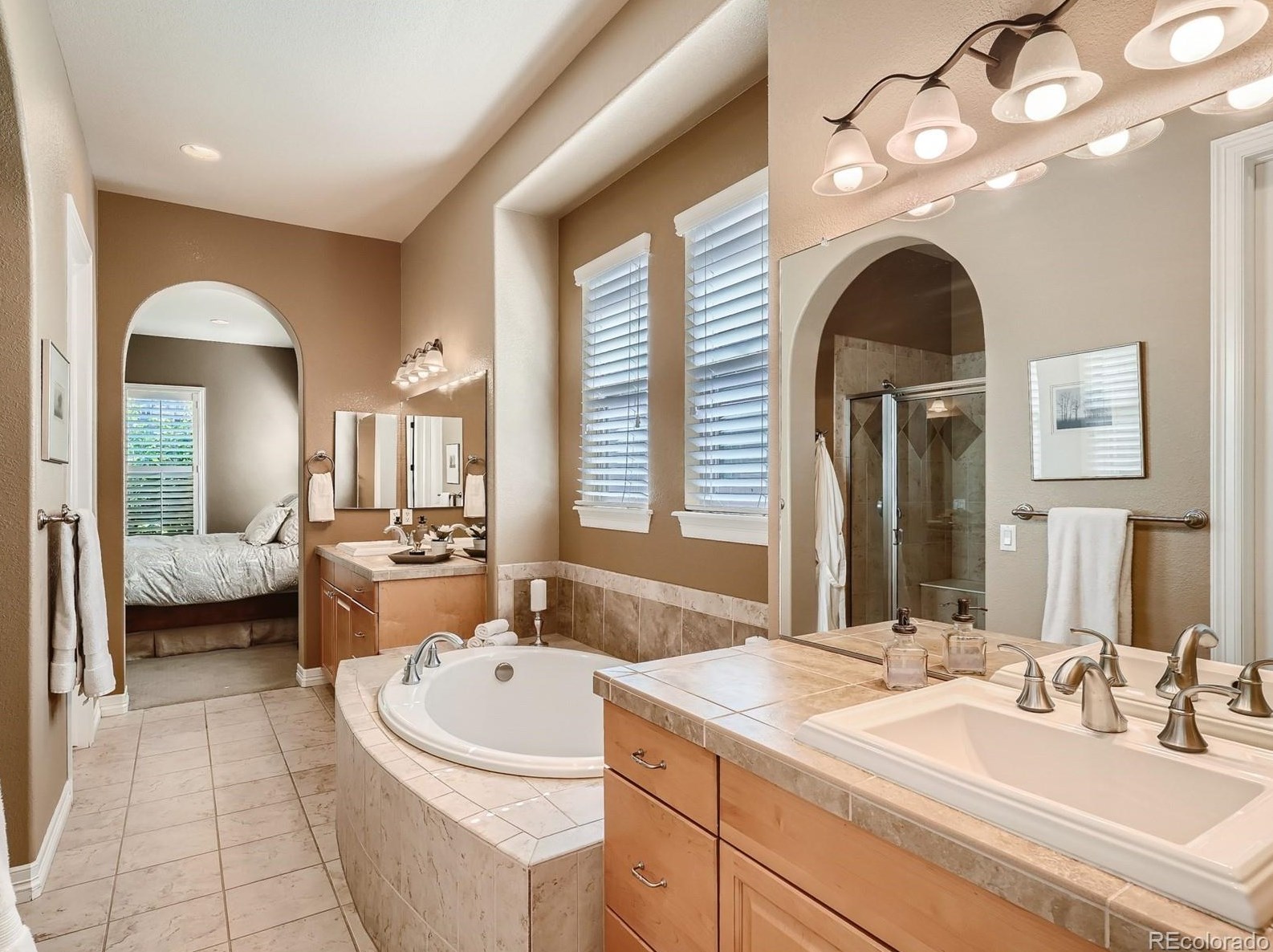 9670 Sunset Hill Dr, Littleton CO 80124-6719 exterior