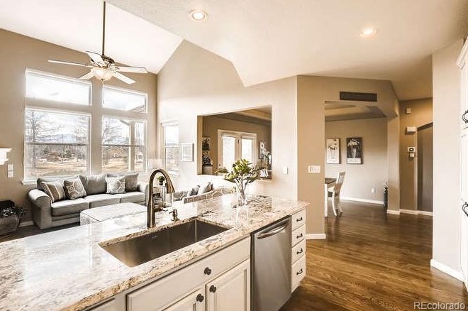 8439 Devinney Ct, Arvada CO  80005-5883 exterior