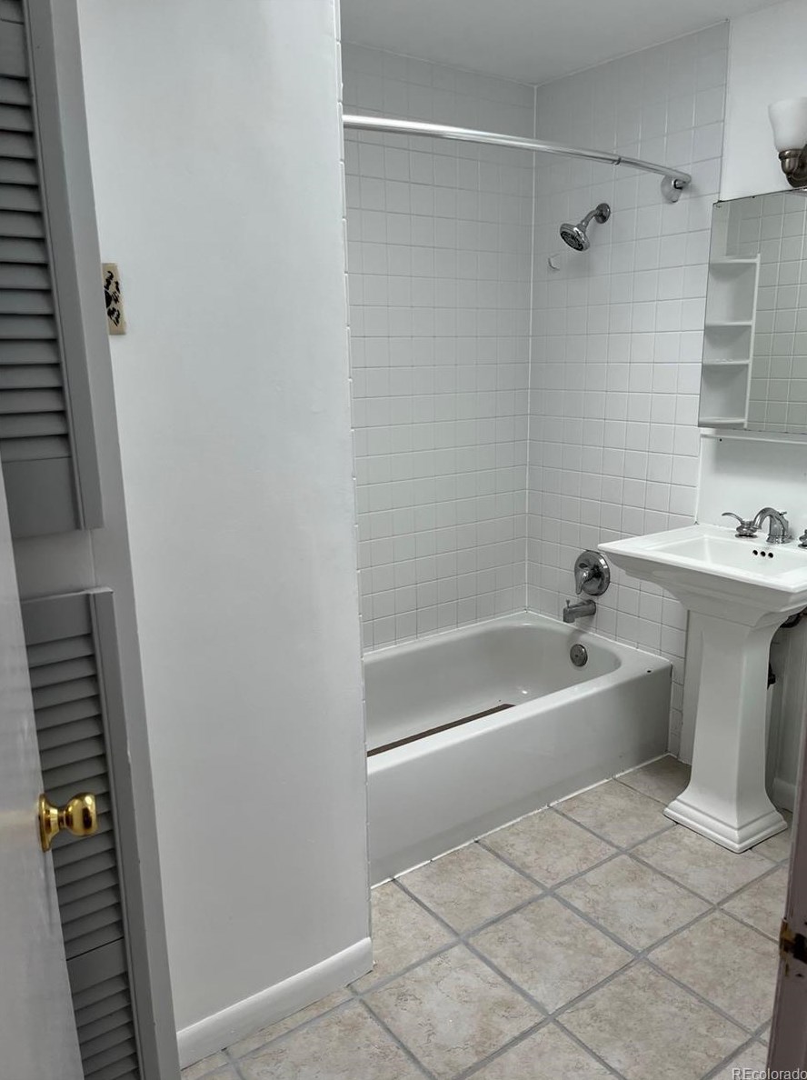 7530 Robinson Way, Arvada CO  80004-5548 exterior