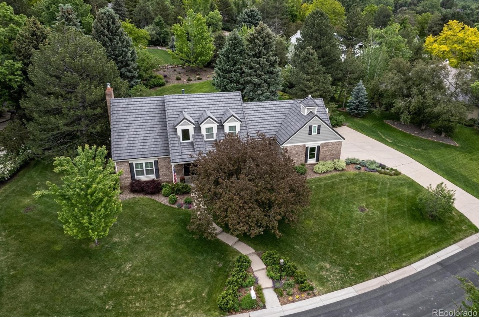 5698 Green Oaks Dr, Littleton CO 80121-1327 exterior