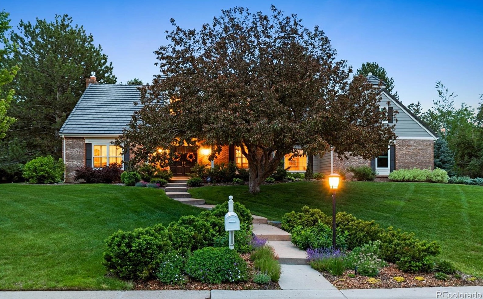 5698 Green Oaks Dr, Littleton, CO 80121-1337