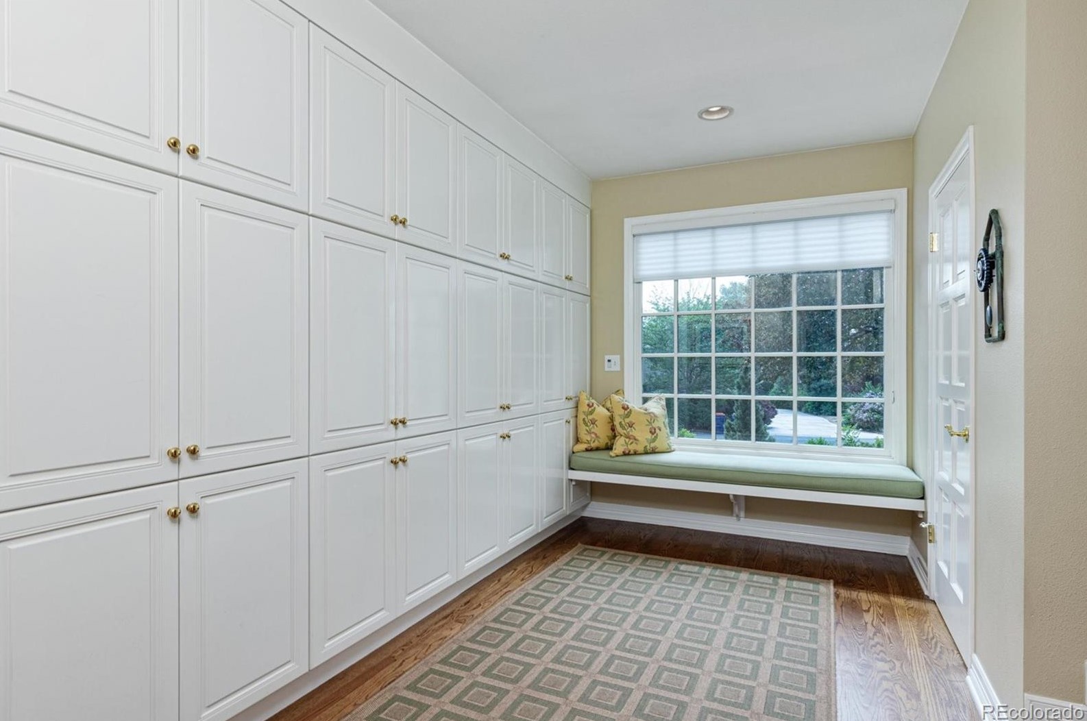 5698 Green Oaks Dr, Littleton CO 80121-1327 exterior