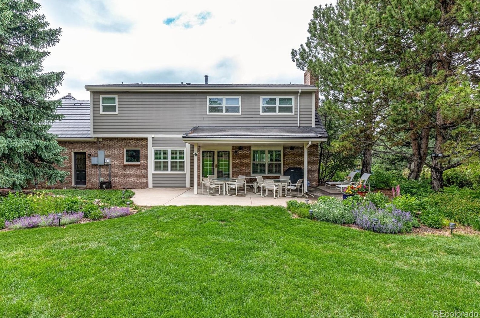 5698 Green Oaks Dr, Littleton CO 80121-1327 exterior