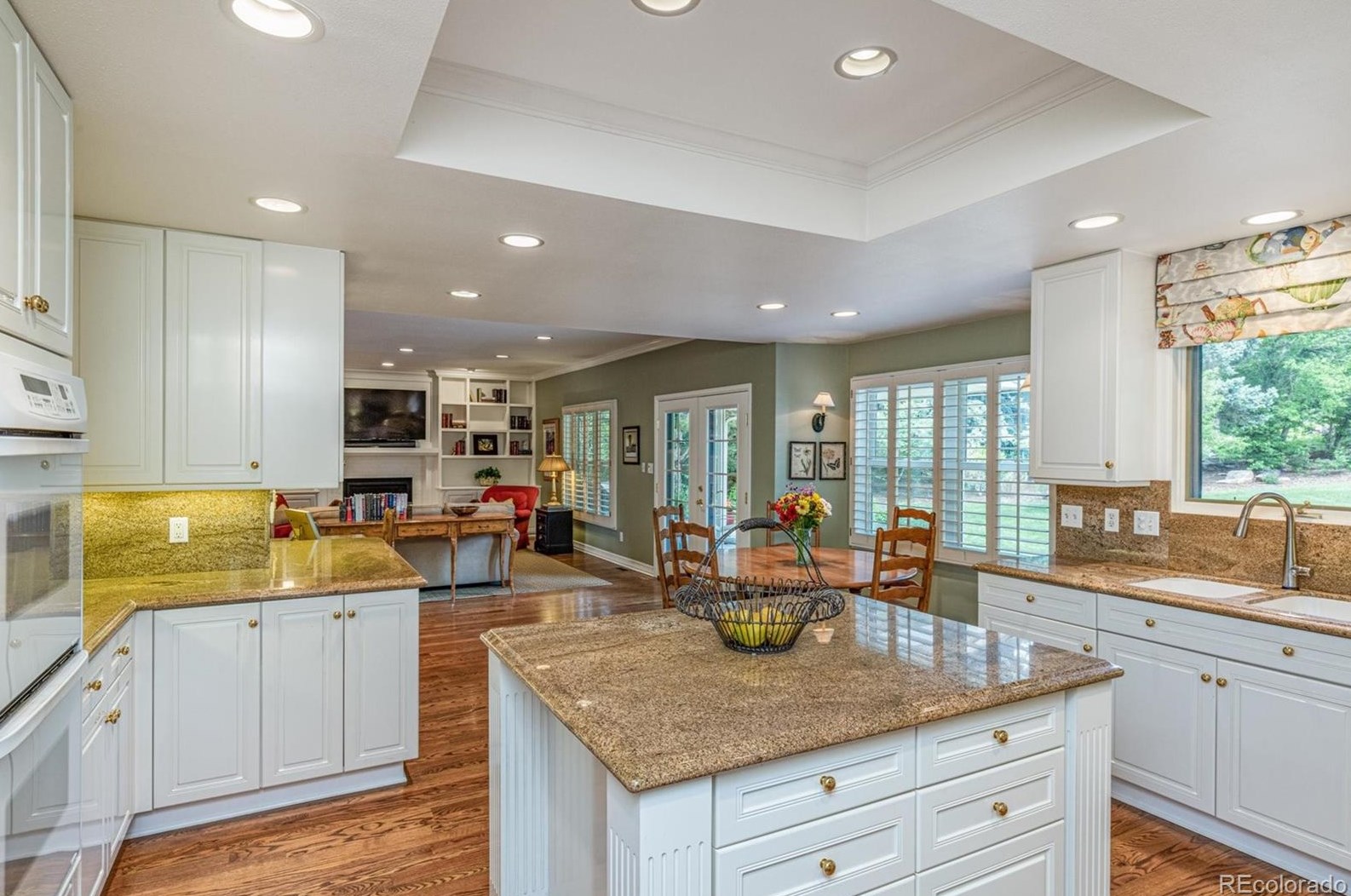 5698 Green Oaks Dr, Littleton CO 80121-1327 exterior