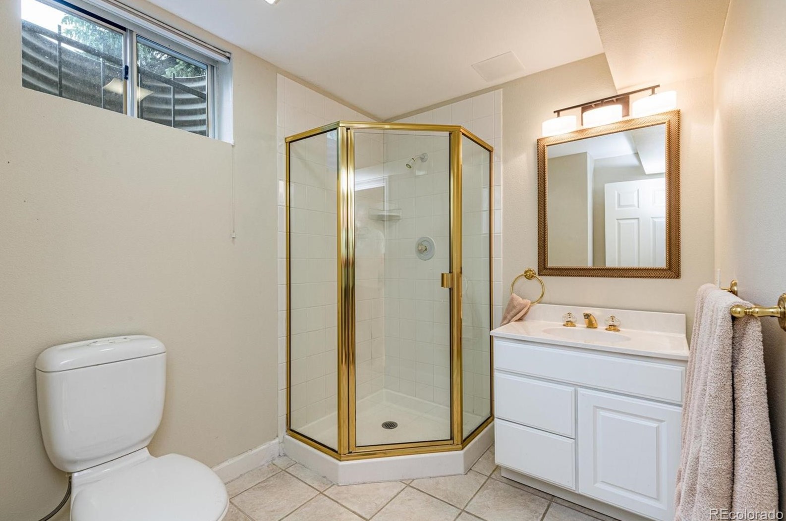 5698 Green Oaks Dr, Littleton CO 80121-1327 exterior