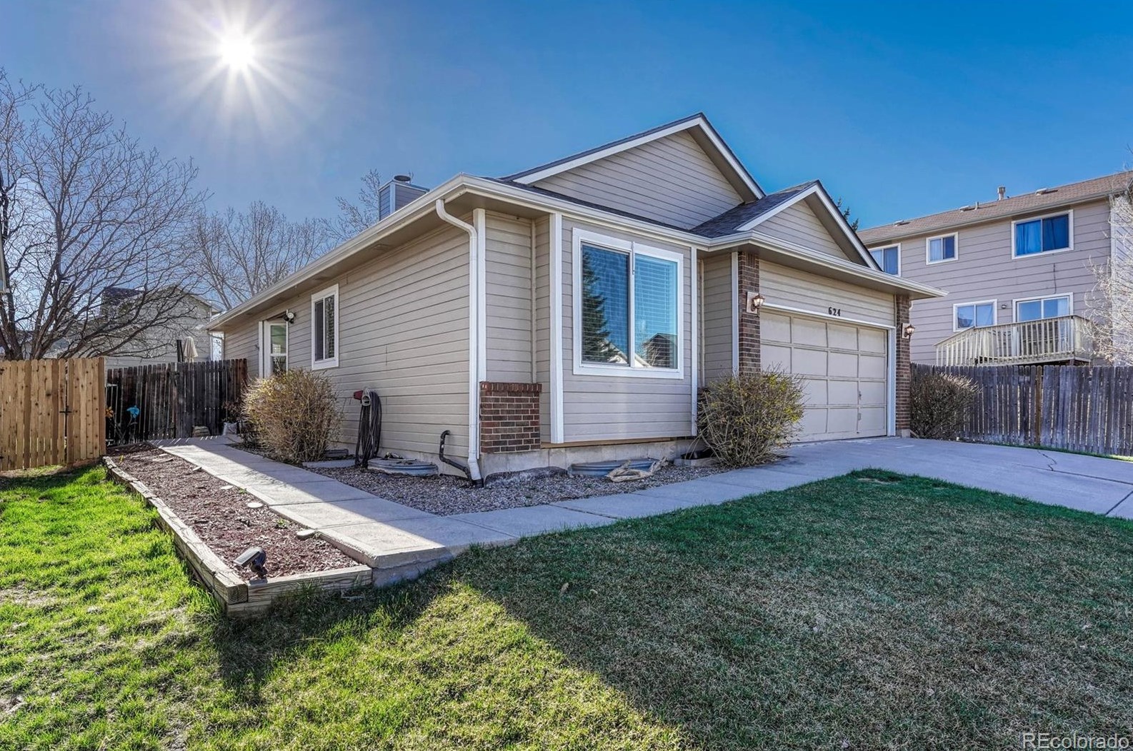 624 Howe St, Castle Rock, CO 80104-8901