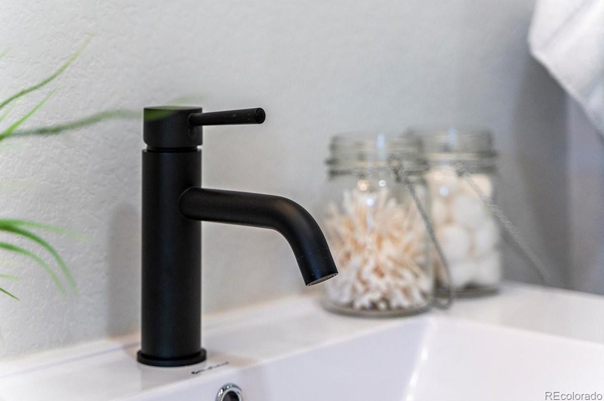 6060 Ames St, Arvada CO  80003-5214 exterior